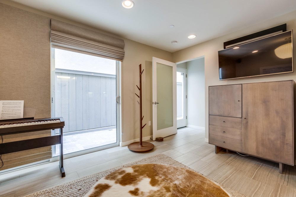 Virtual tour photo 9 of 72 for 967 Diamond St