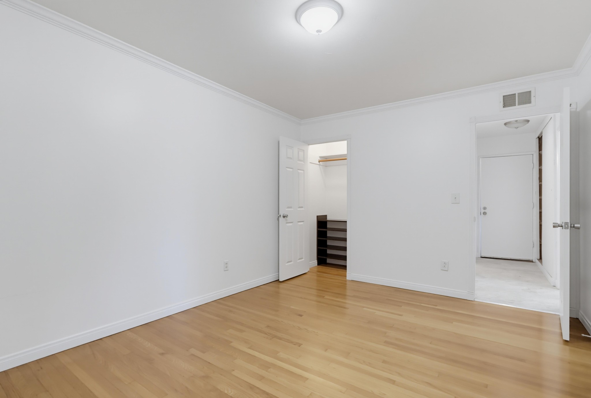 Virtual tour photo 21 of 54 for 97 E Mankato St
