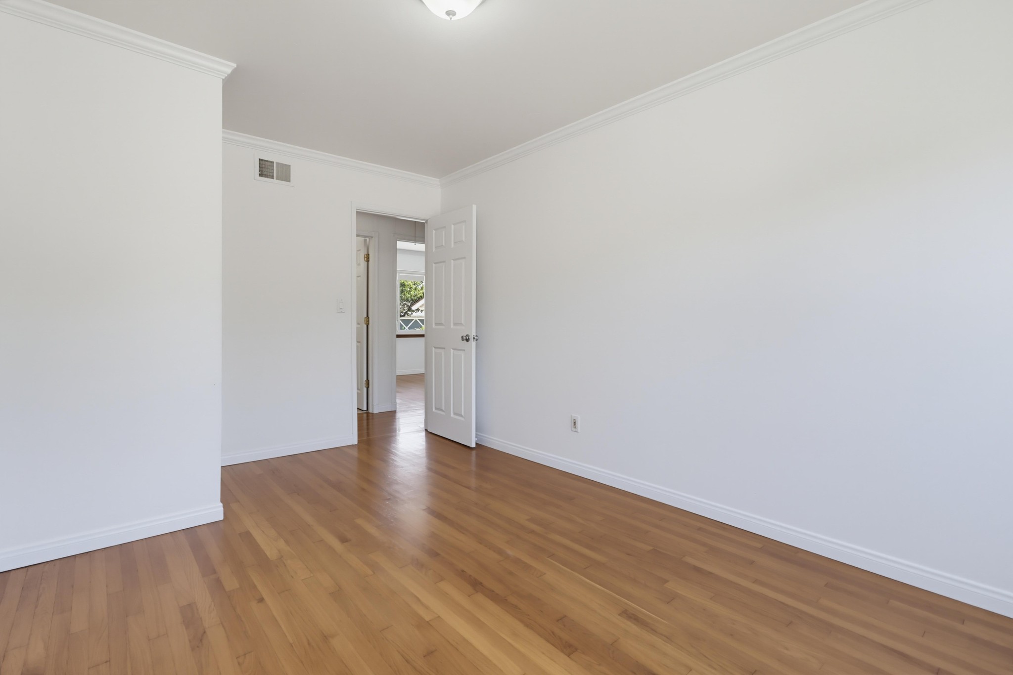 Virtual tour photo 34 of 54 for 97 E Mankato St