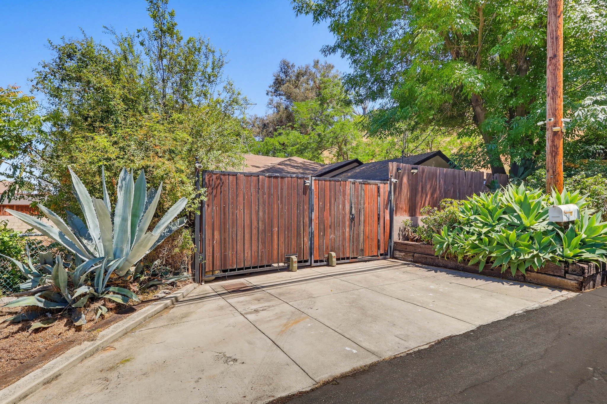Virtual tour photo 3 of 57 for 970 N Meyler St