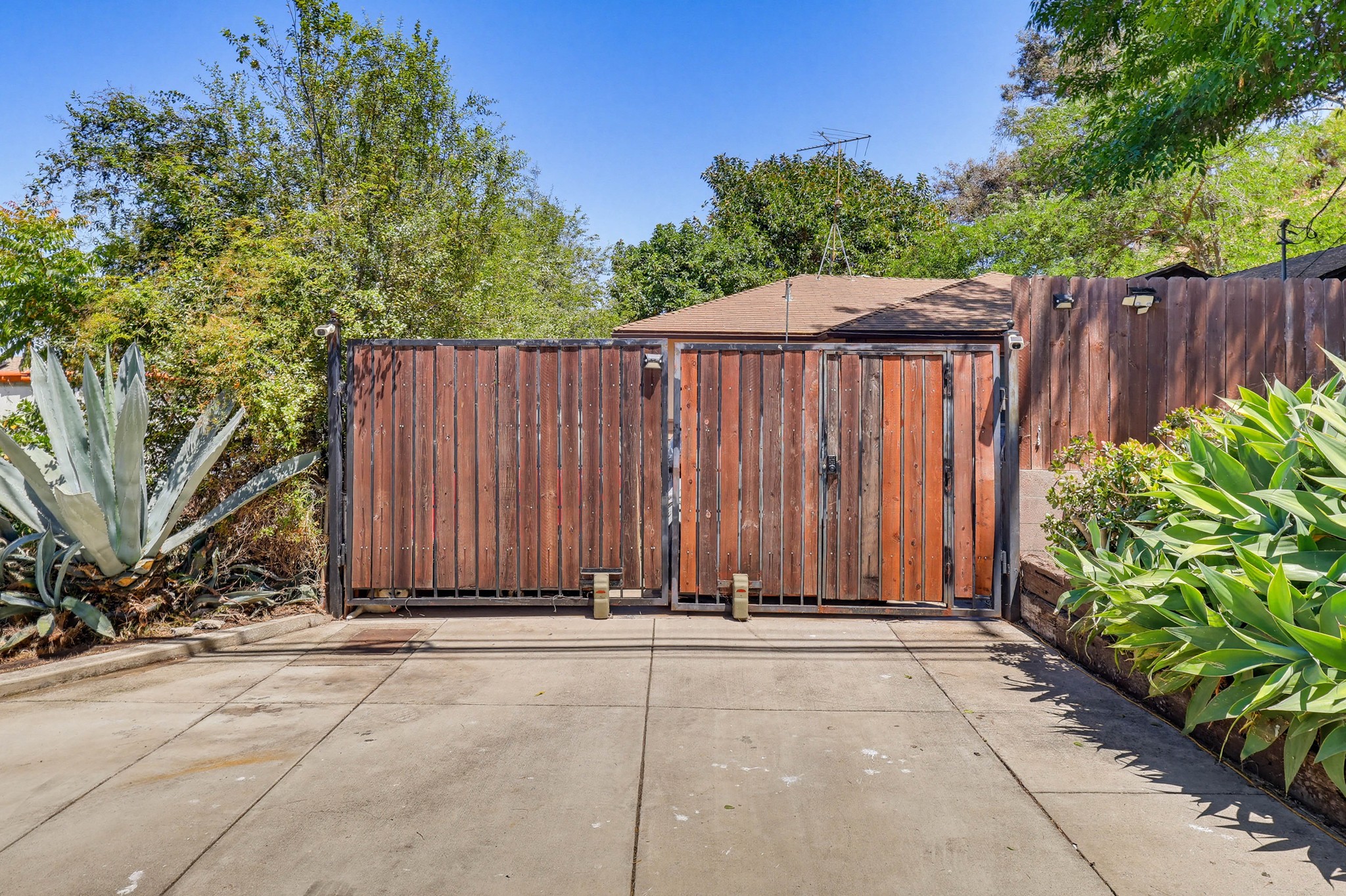 Virtual tour photo 4 of 57 for 970 N Meyler St