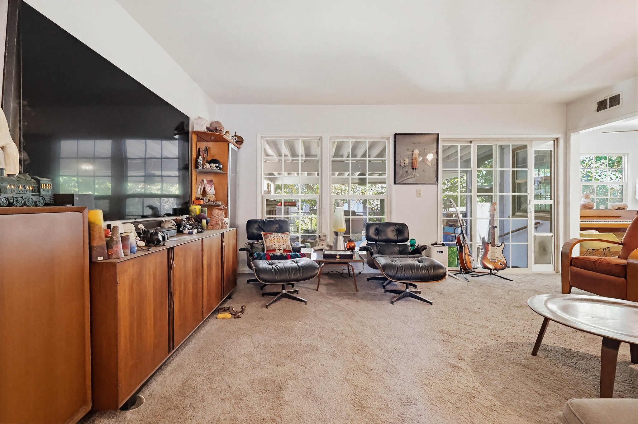 Virtual tour photo 11 of 57 for 970 N Meyler St