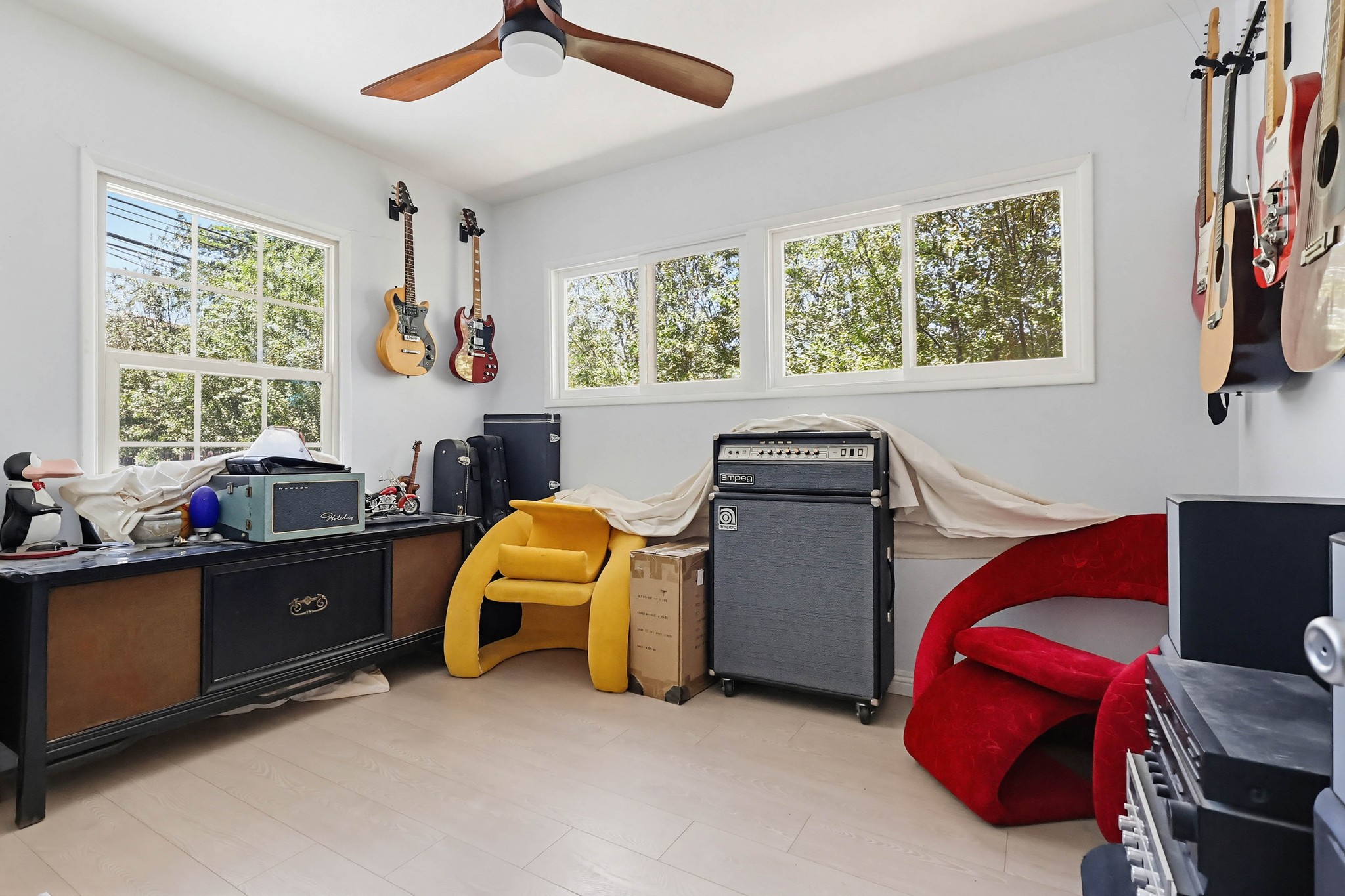 Virtual tour photo 17 of 57 for 970 N Meyler St
