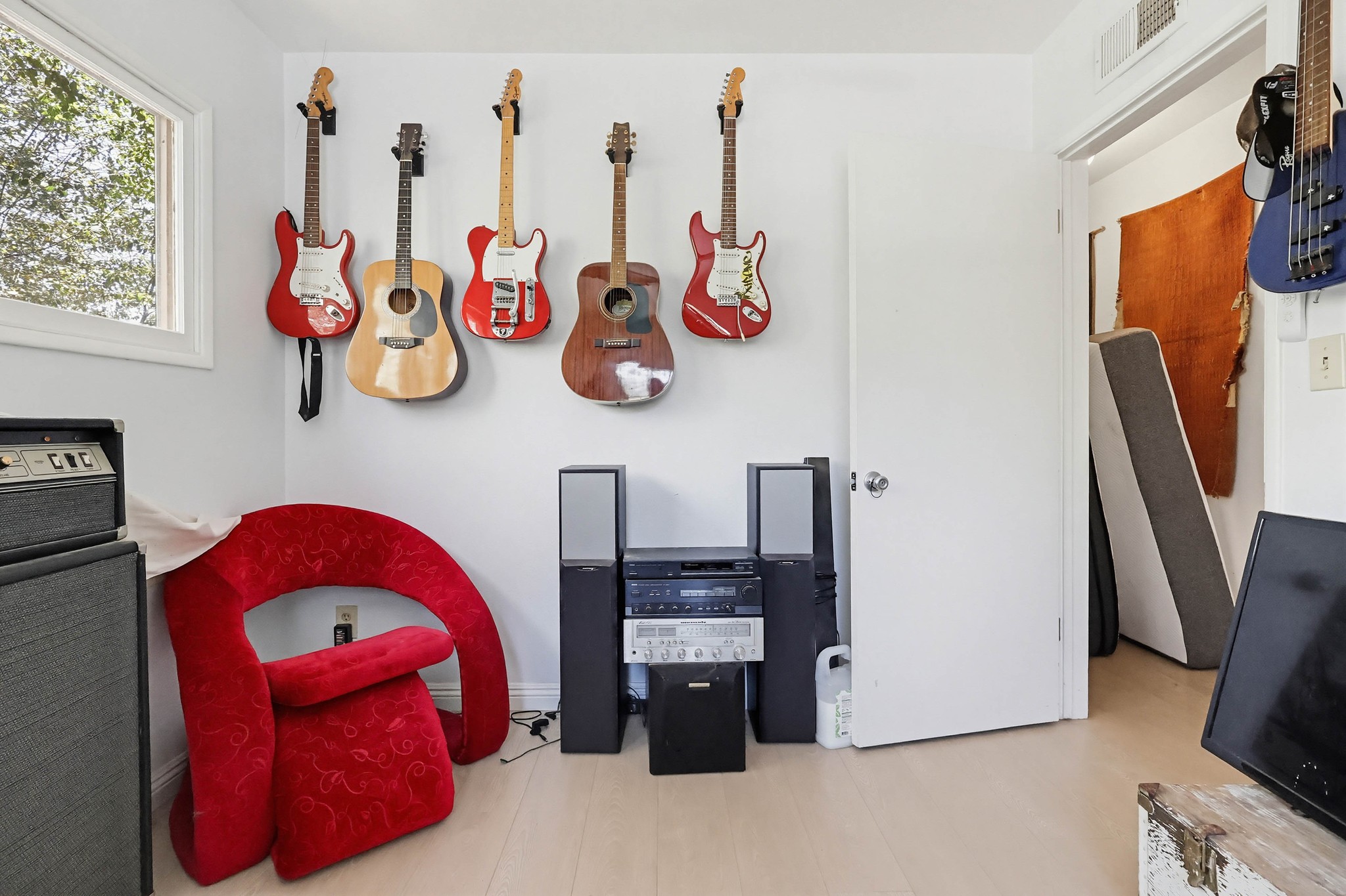 Virtual tour photo 19 of 57 for 970 N Meyler St