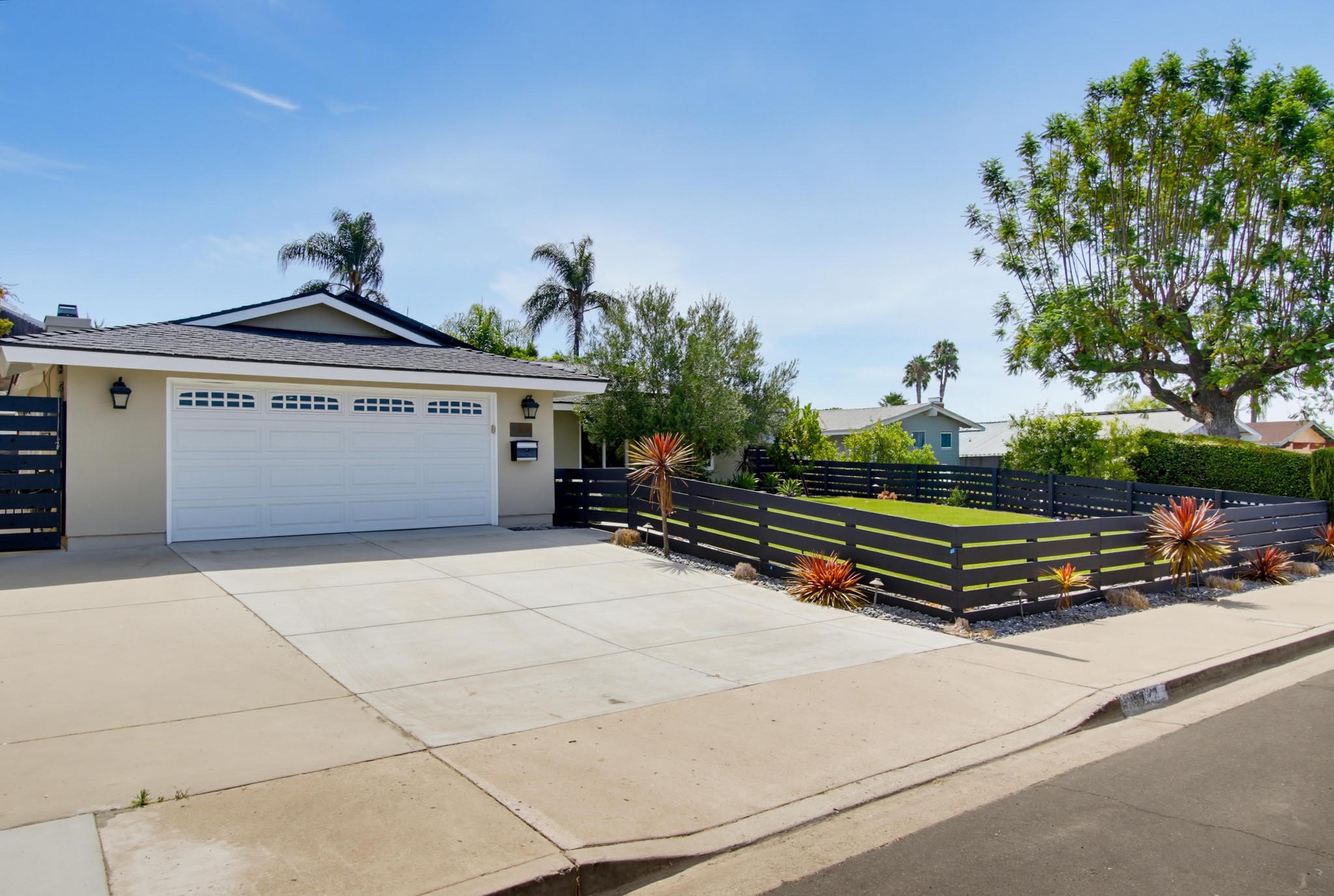 Virtual tour photo 4 of 67 for 9723 Roe Dr