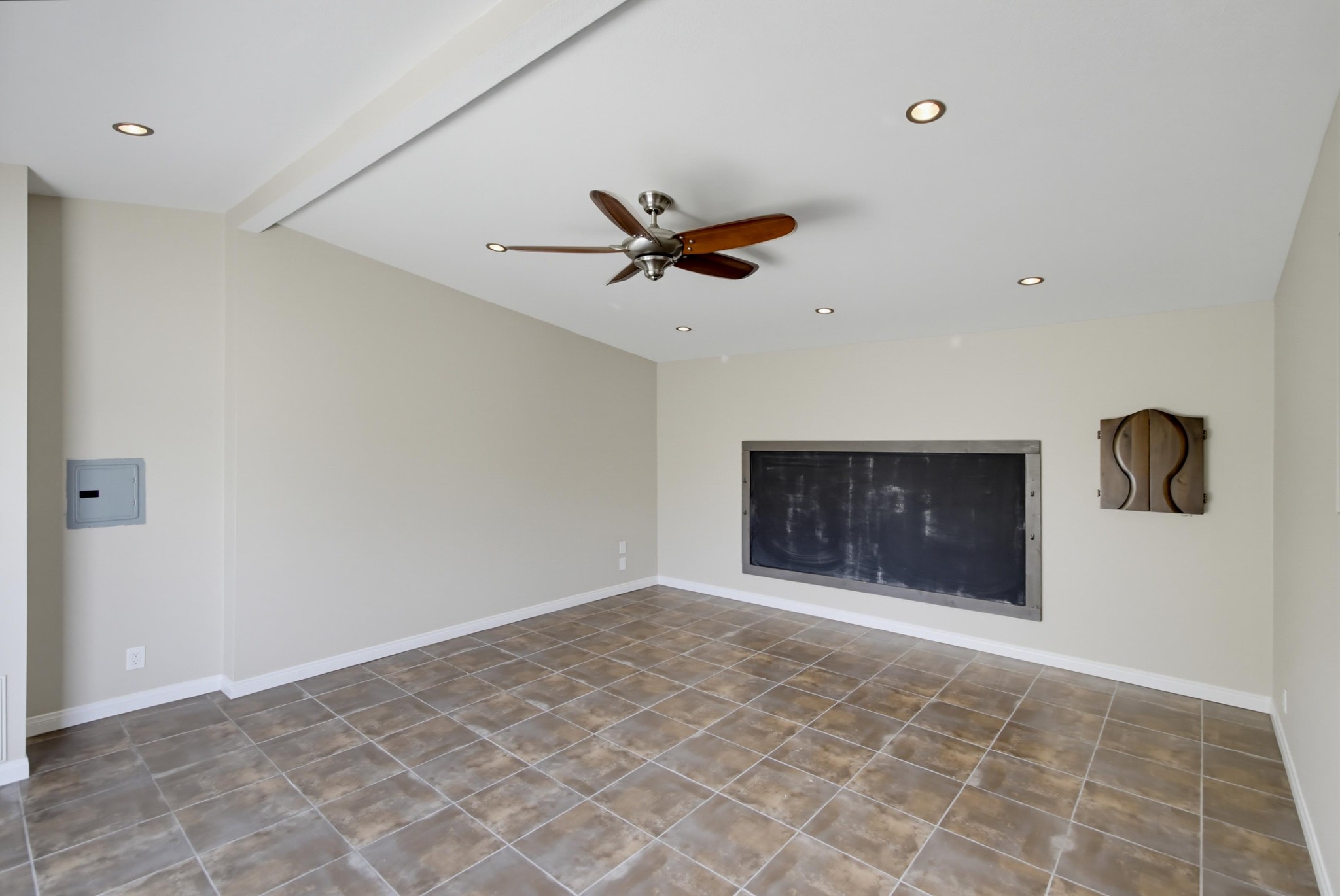 Virtual tour photo 9 of 67 for 9723 Roe Dr