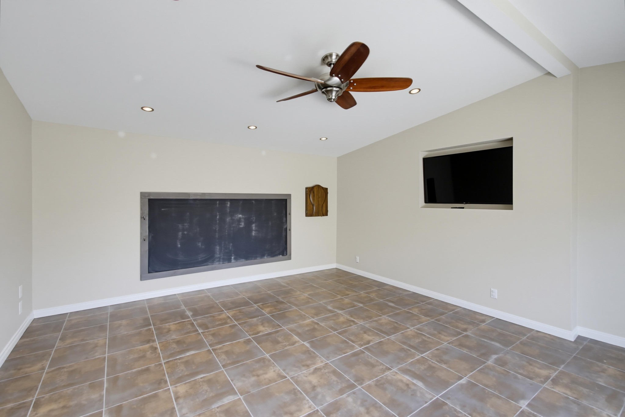 Virtual tour photo 10 of 67 for 9723 Roe Dr