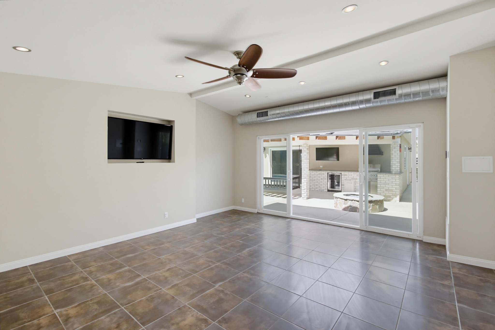 Virtual tour photo 11 of 67 for 9723 Roe Dr