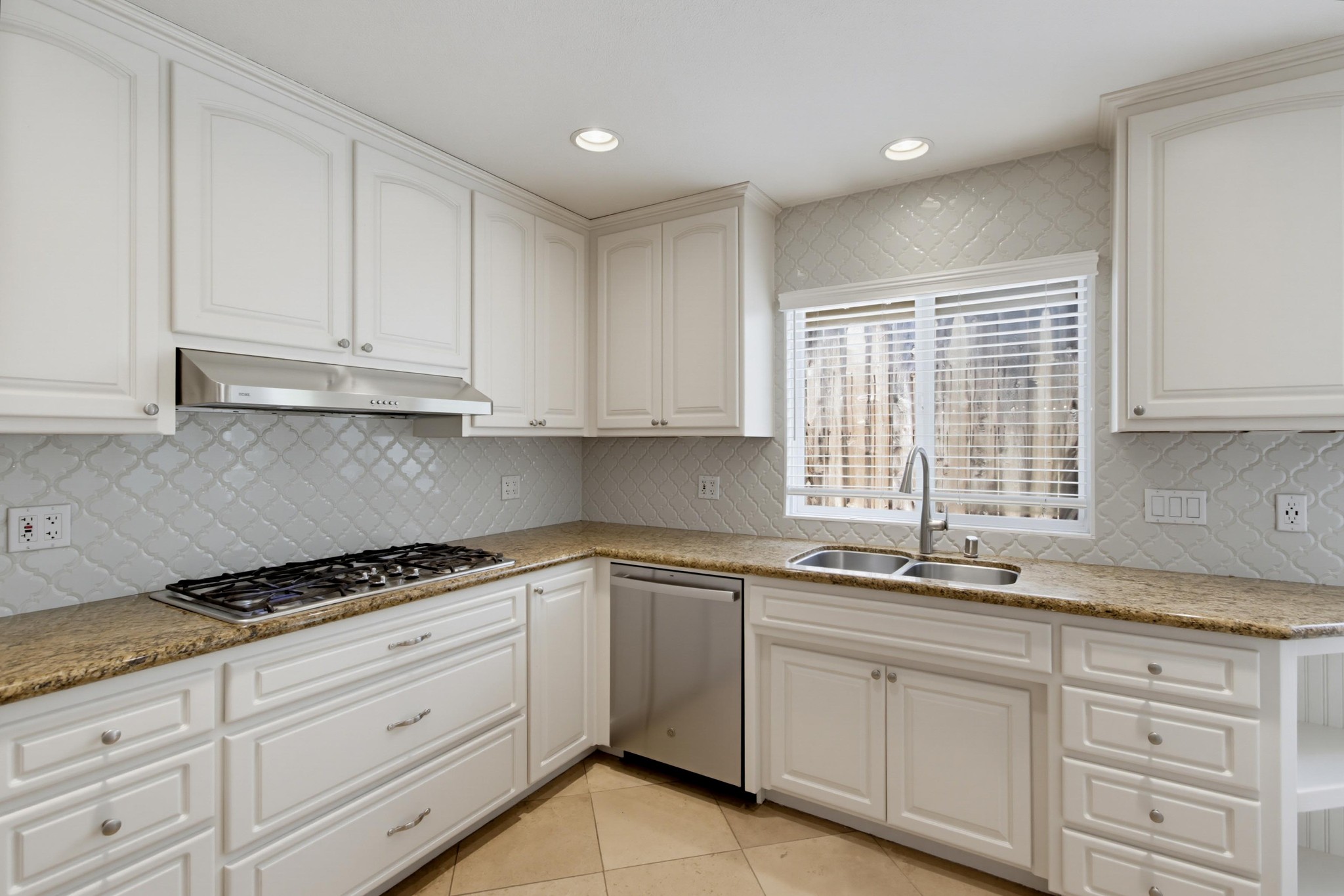 Virtual tour photo 20 of 67 for 9723 Roe Dr