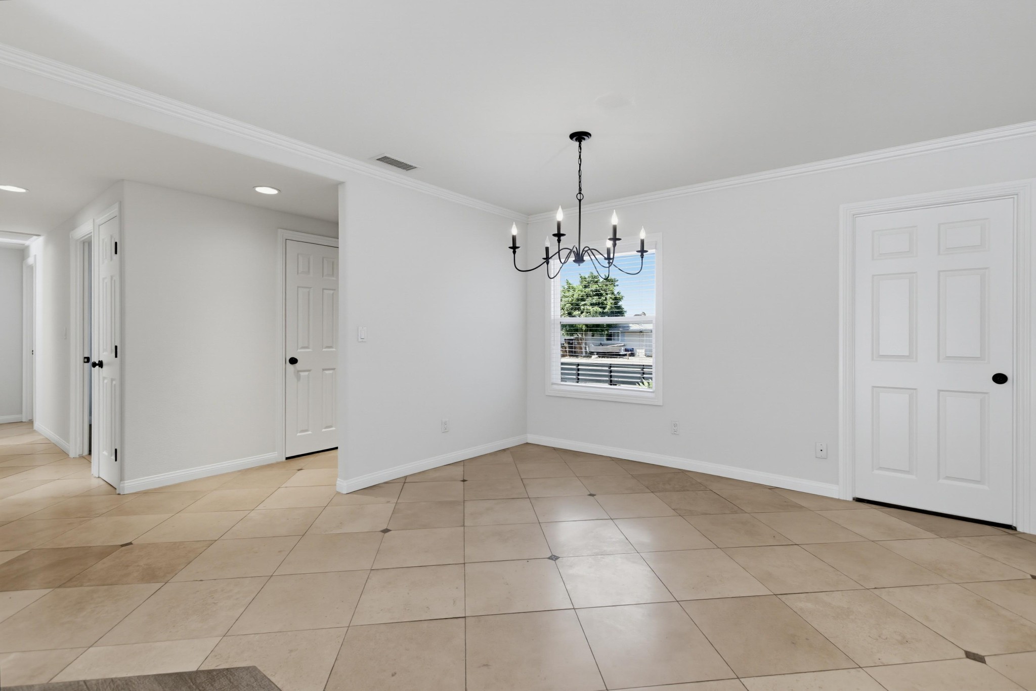 Virtual tour photo 25 of 67 for 9723 Roe Dr