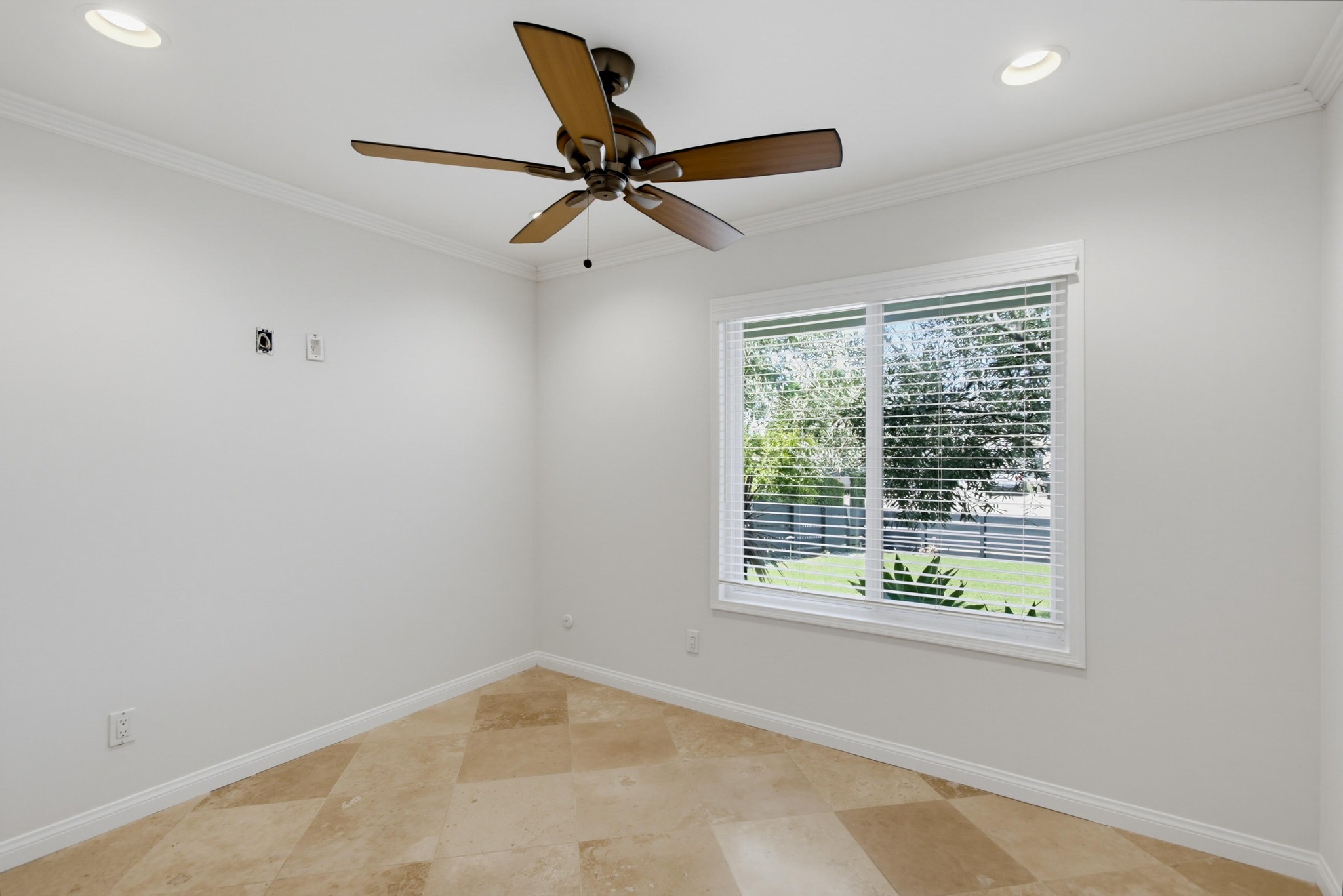 Virtual tour photo 33 of 67 for 9723 Roe Dr