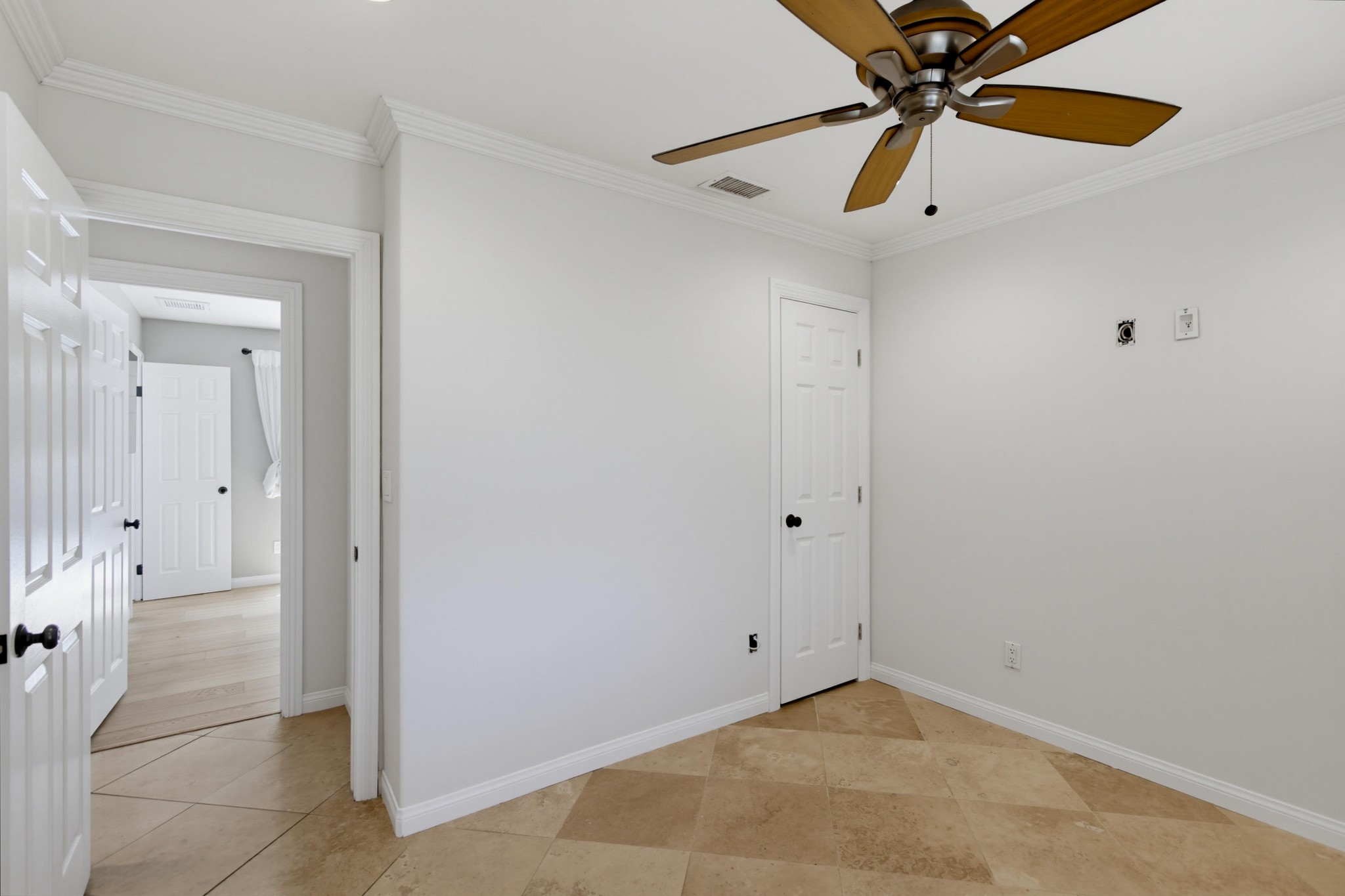 Virtual tour photo 34 of 67 for 9723 Roe Dr
