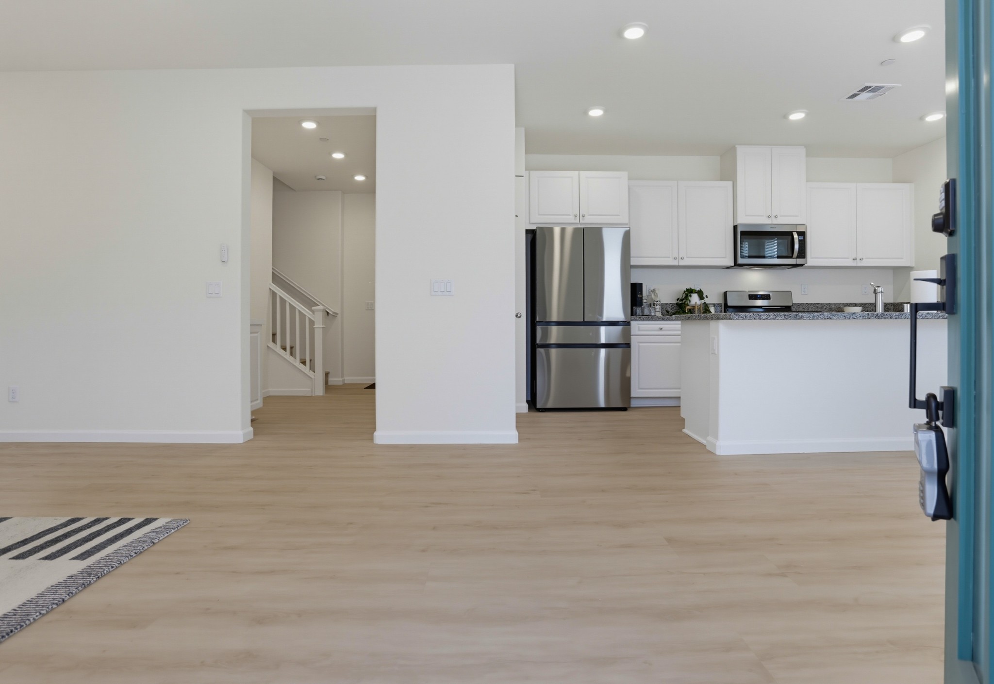 Virtual tour photo 5 of 43 for 973 Bradley Wy