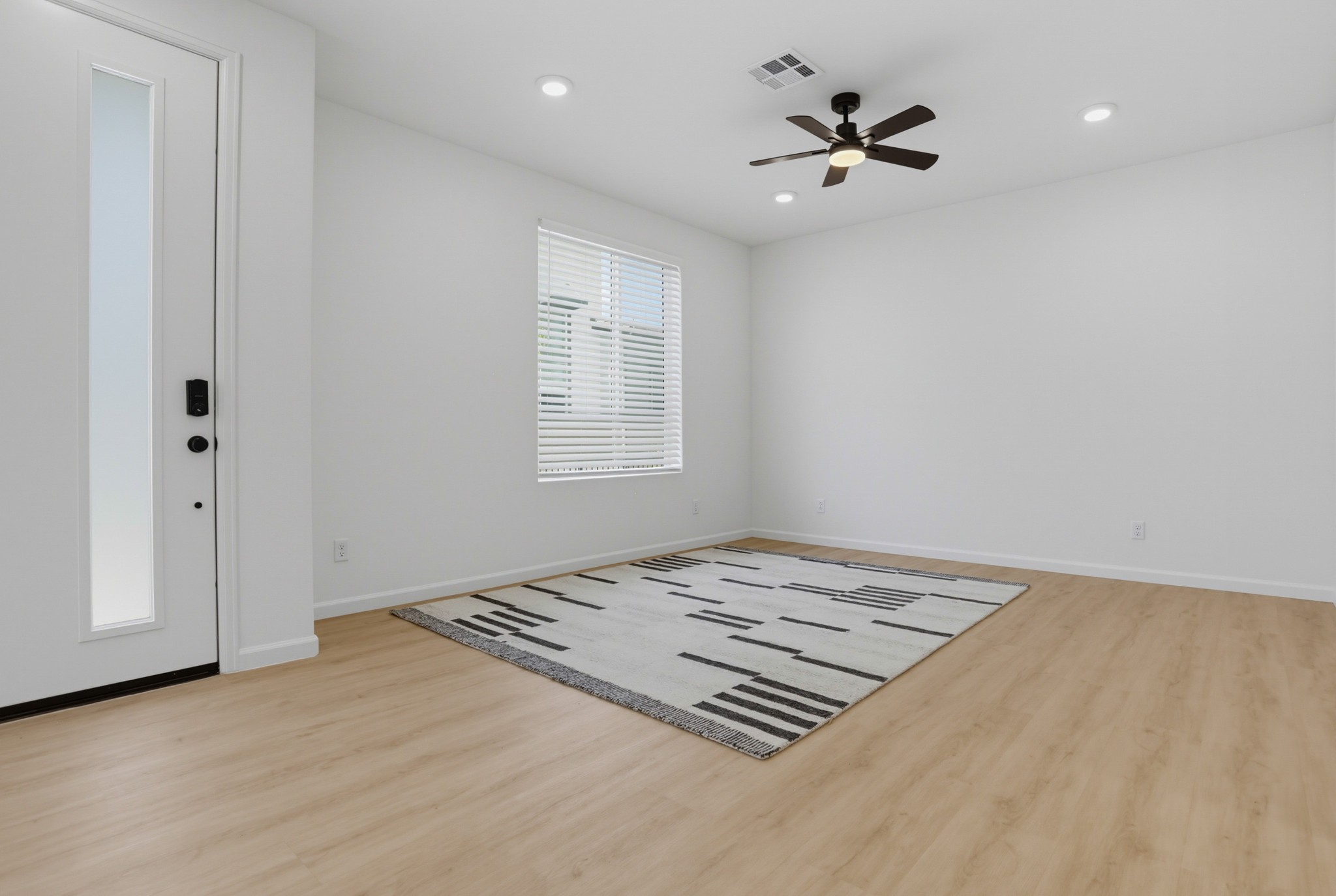 Virtual tour photo 6 of 43 for 973 Bradley Wy