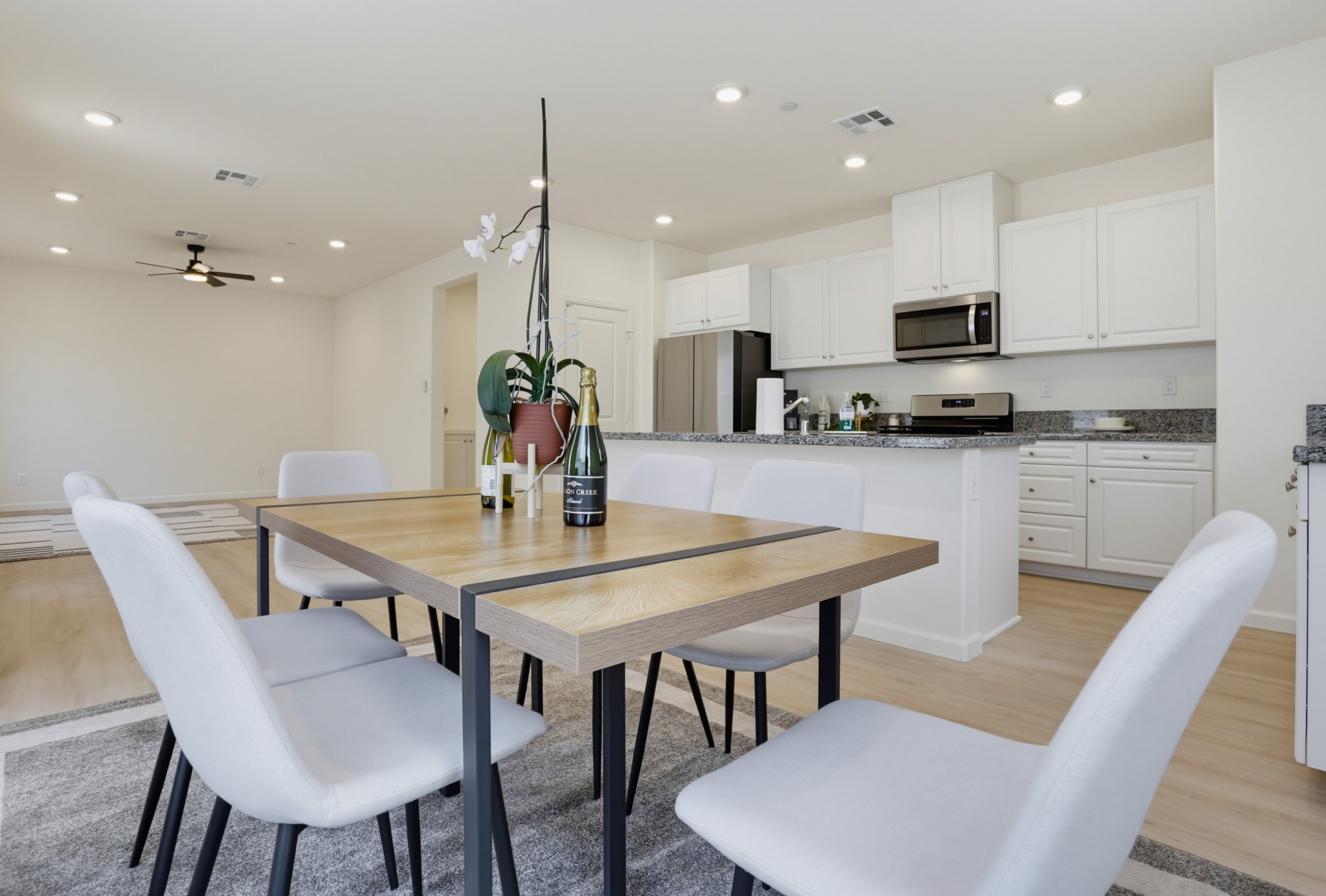 Virtual tour photo 11 of 43 for 973 Bradley Wy