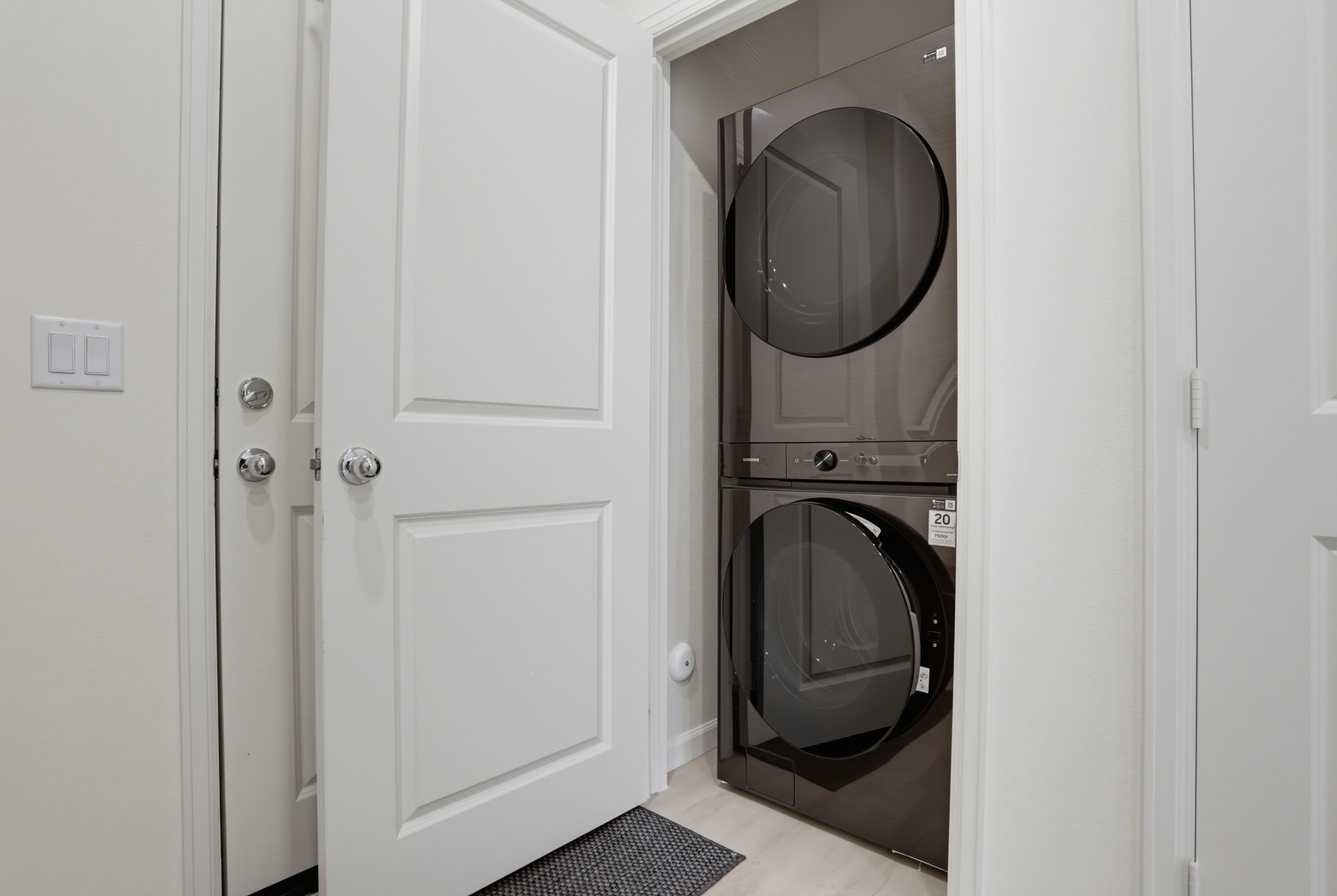 Virtual tour photo 18 of 43 for 973 Bradley Wy