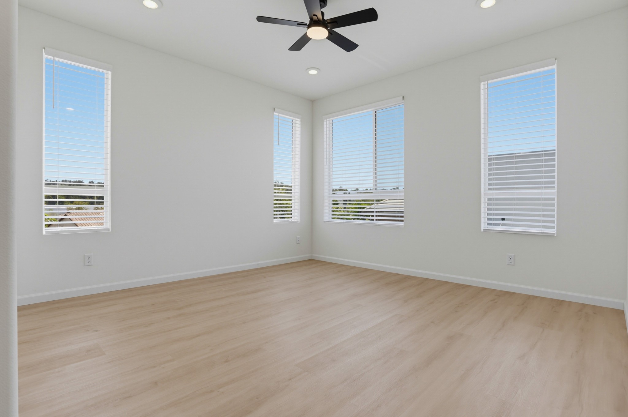Virtual tour photo 21 of 43 for 973 Bradley Wy