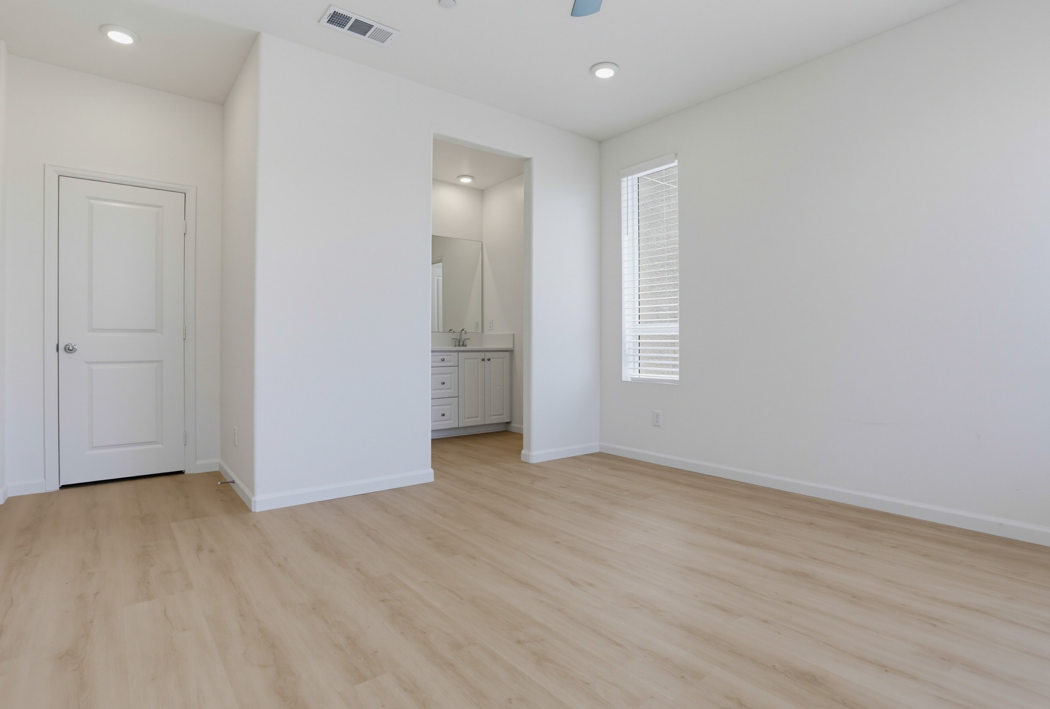 Virtual tour photo 23 of 43 for 973 Bradley Wy