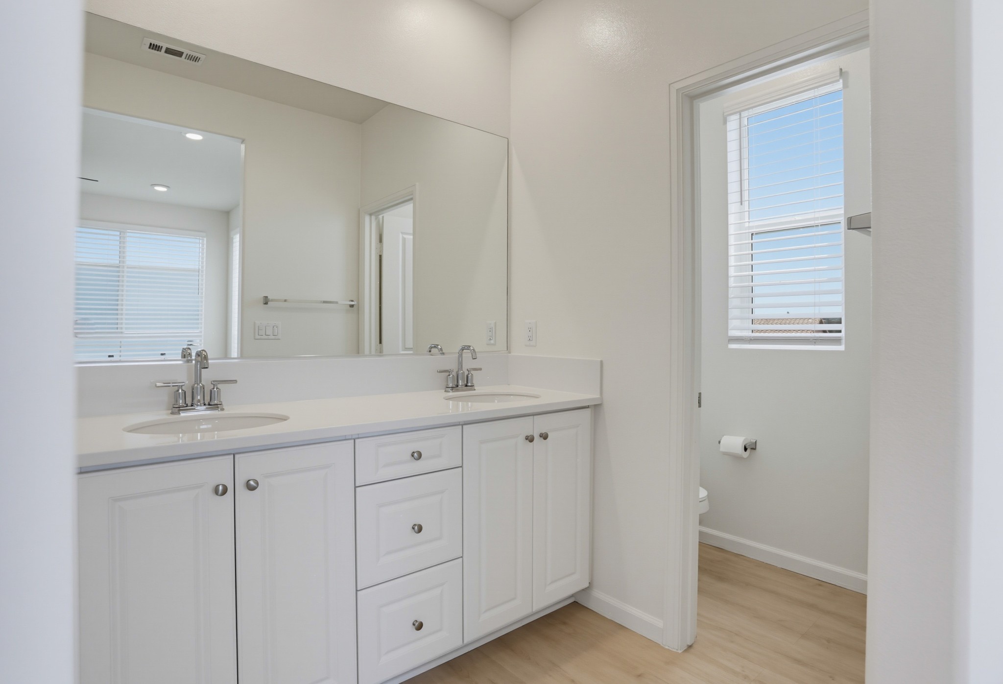 Virtual tour photo 24 of 43 for 973 Bradley Wy