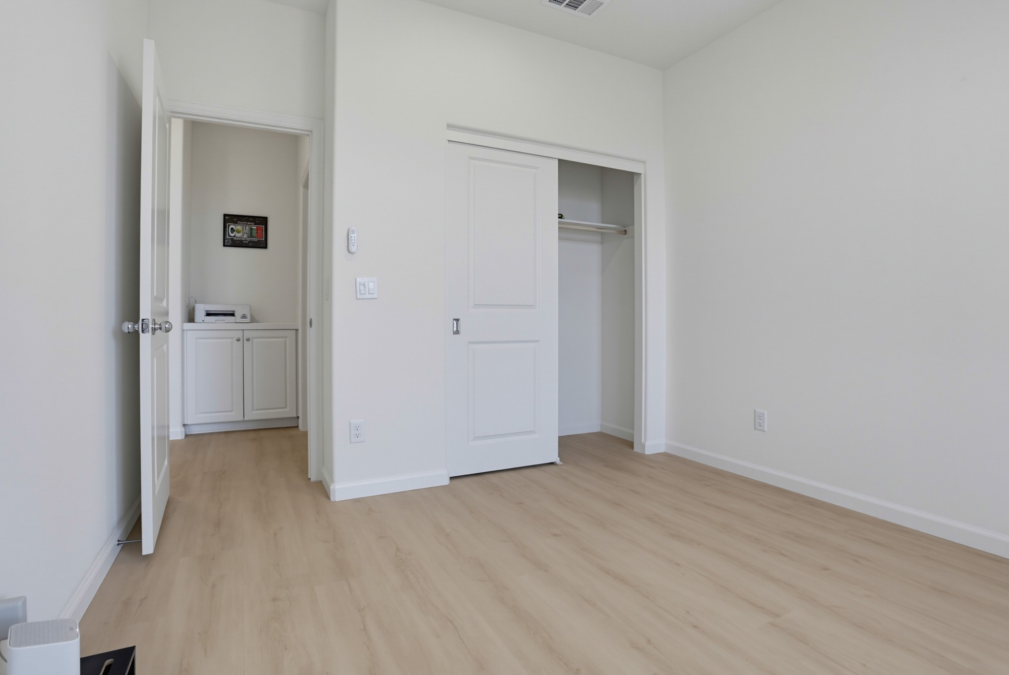 Virtual tour photo 28 of 43 for 973 Bradley Wy