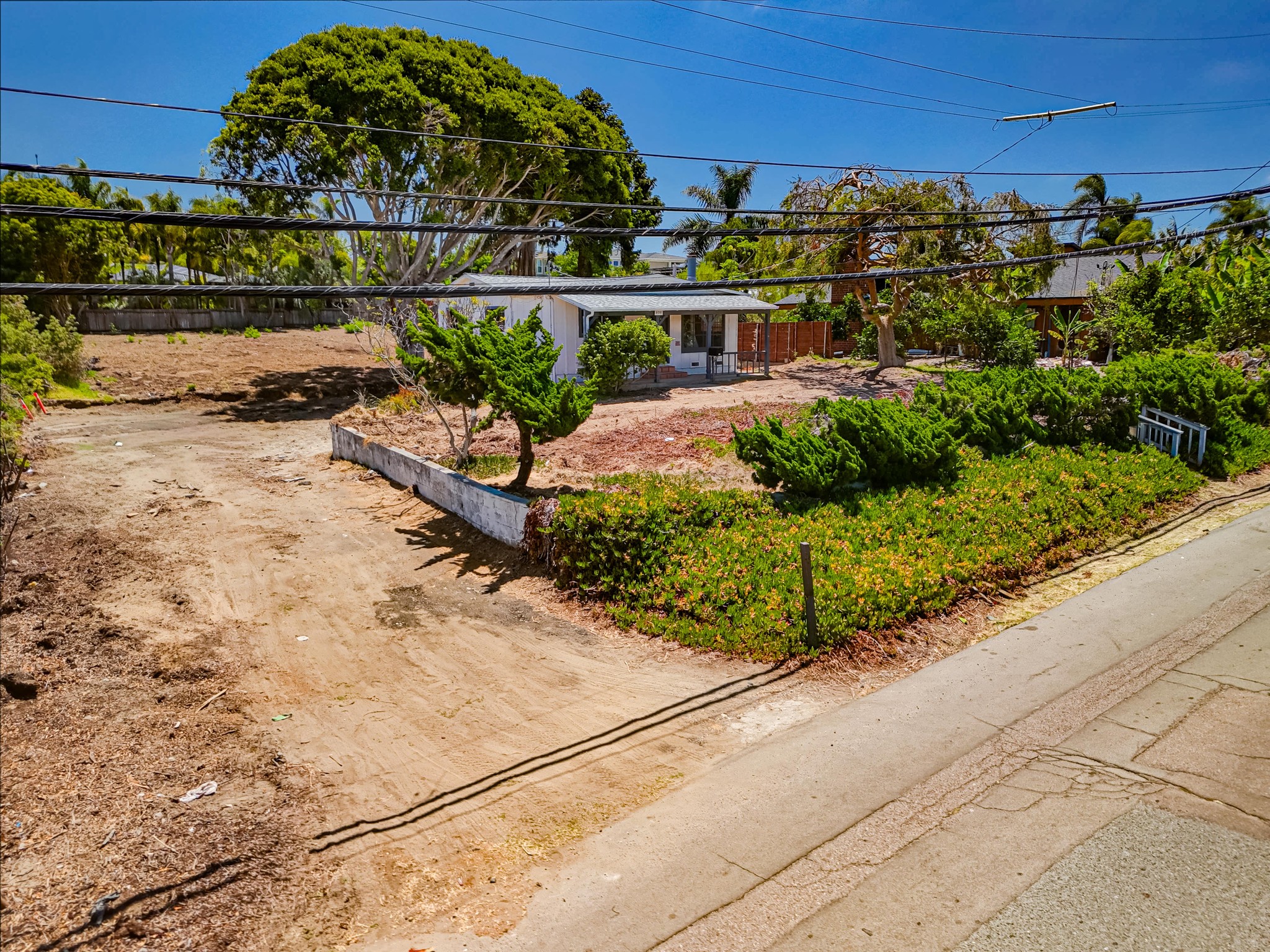 Virtual tour photo 1 of 39 for 975 Urania Ave