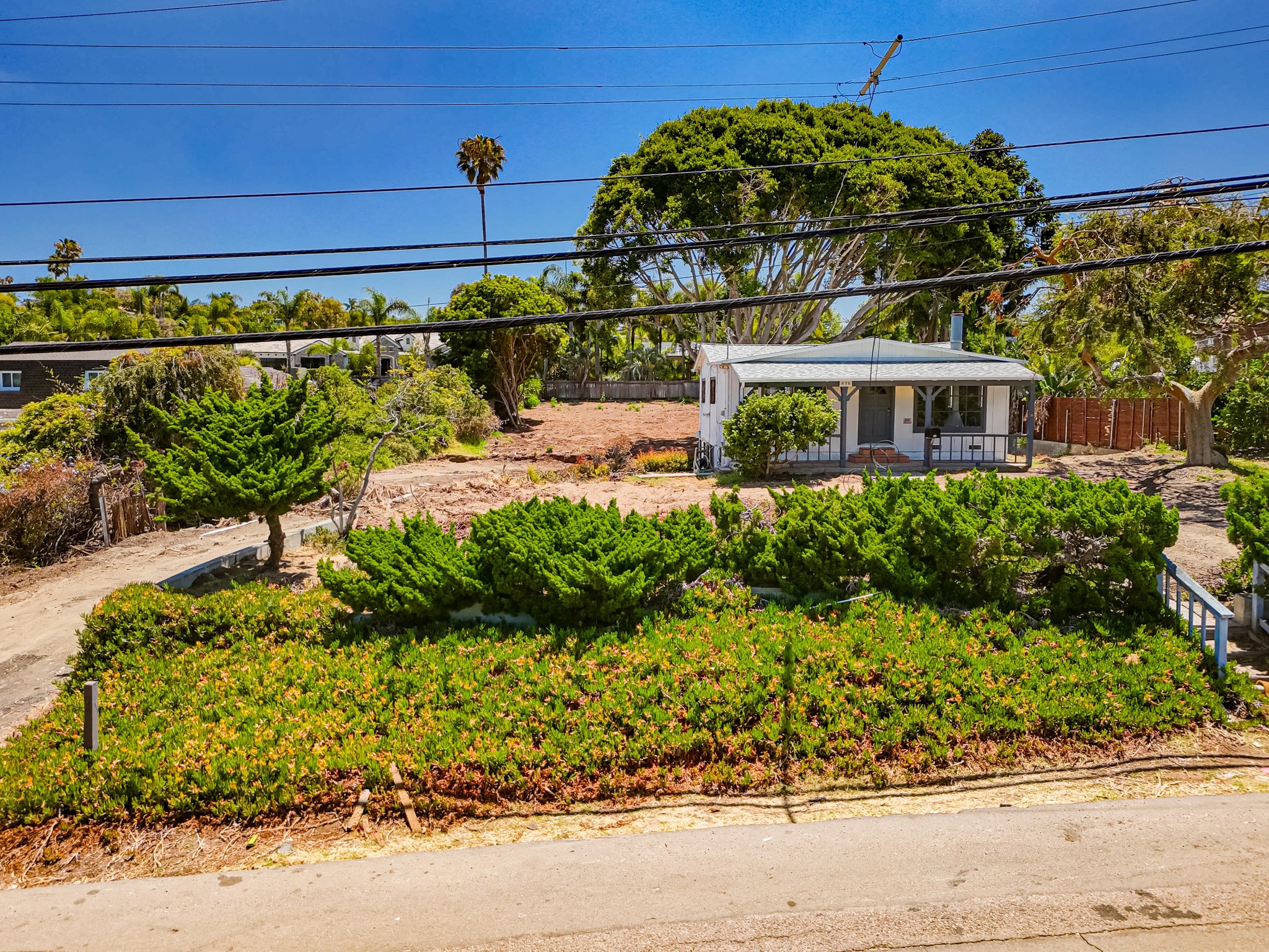 Virtual tour photo 3 of 39 for 975 Urania Ave