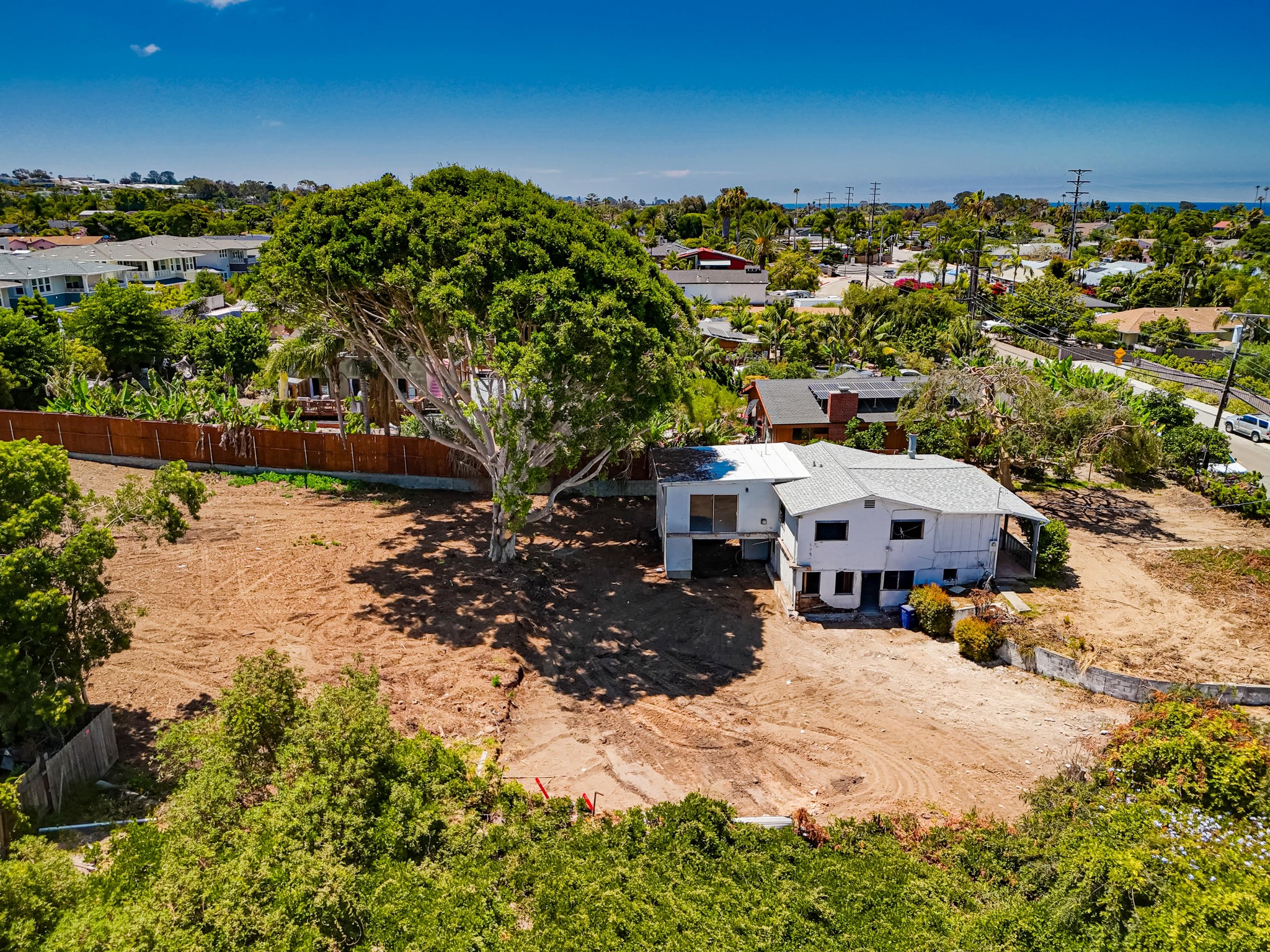 Virtual tour photo 37 of 39 for 975 Urania Ave