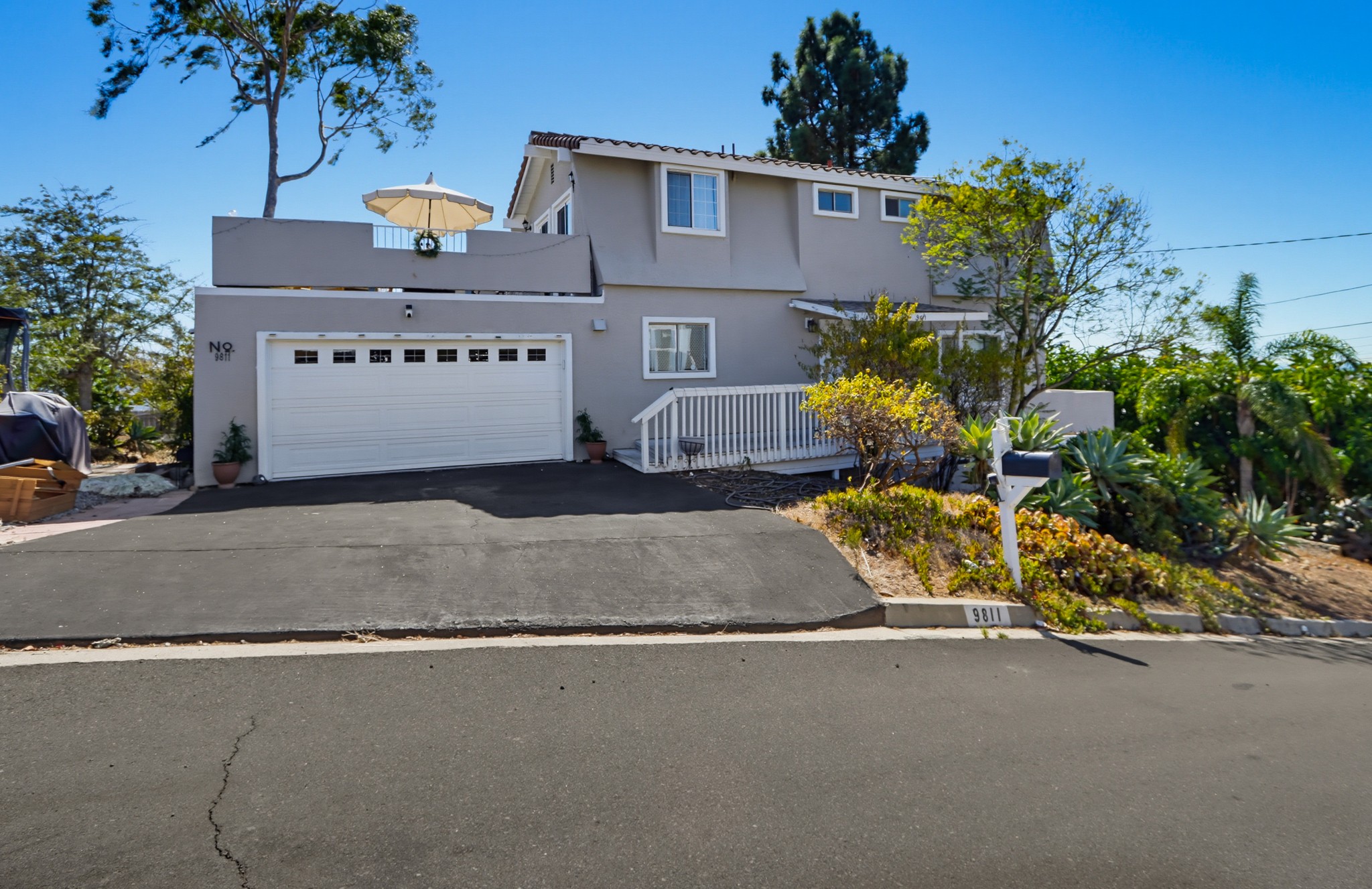 Virtual tour photo 1 of 55 for 9811 Eucalyptus St