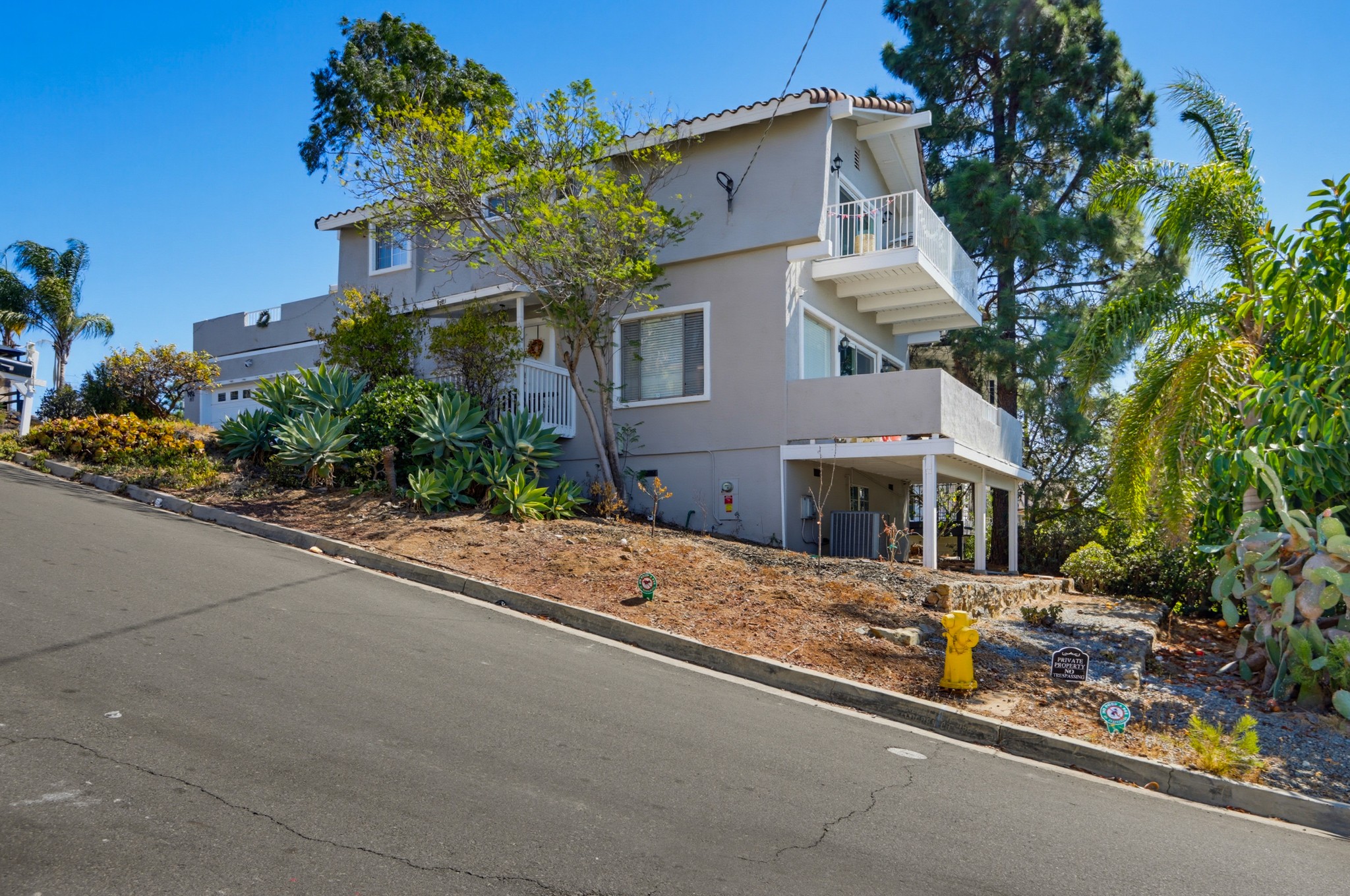 Virtual tour photo 3 of 55 for 9811 Eucalyptus St