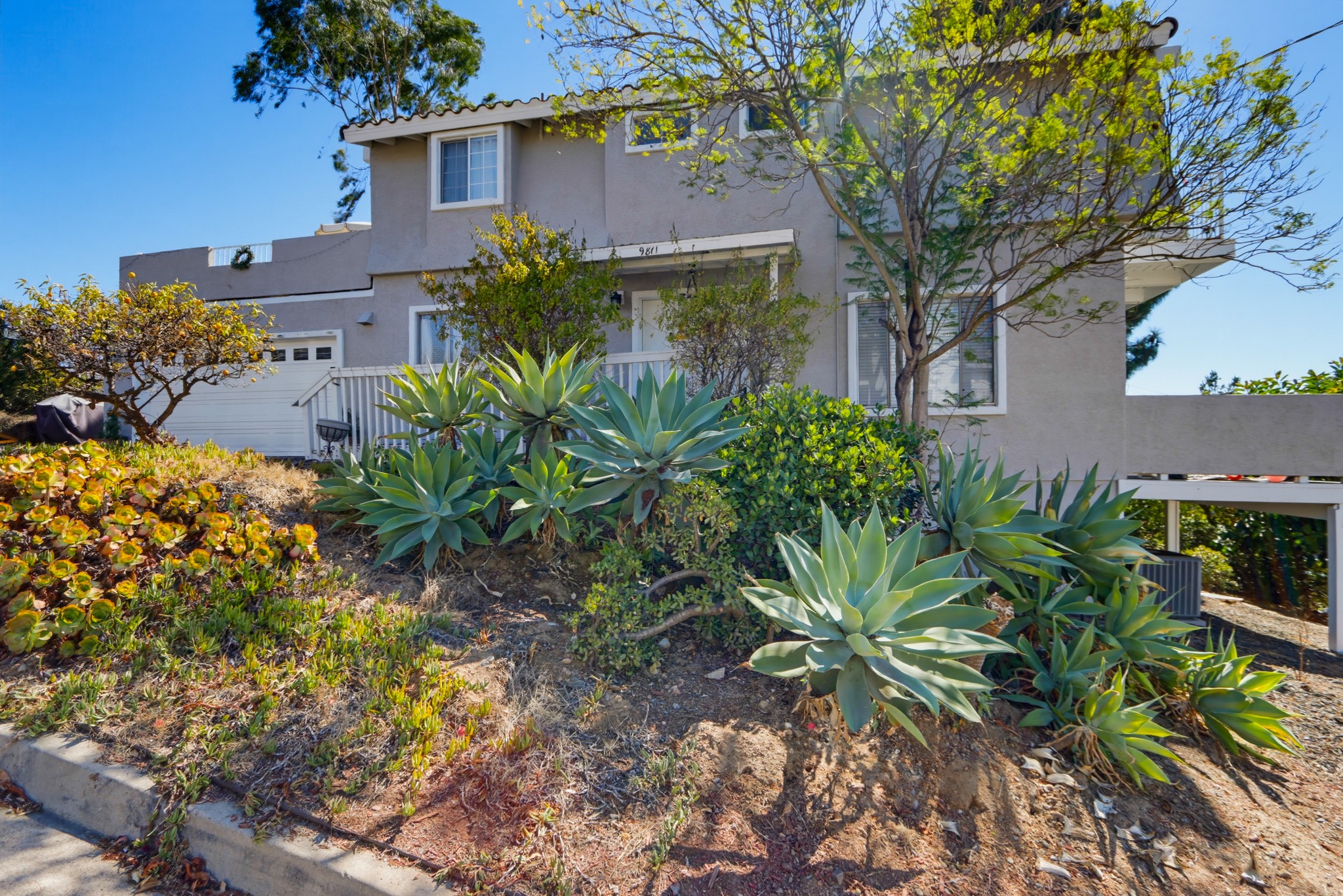 Virtual tour photo 4 of 55 for 9811 Eucalyptus St