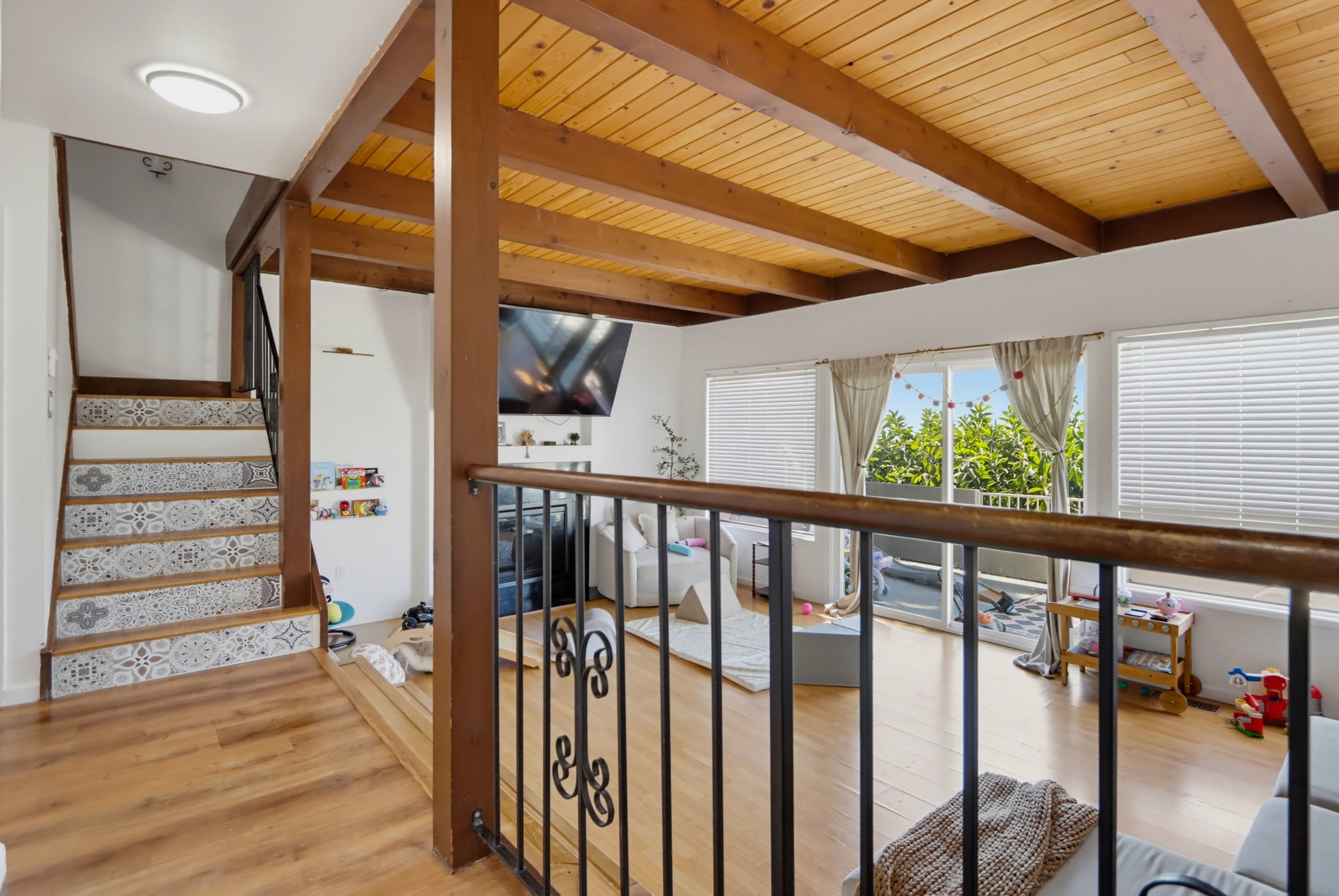 Virtual tour photo 8 of 55 for 9811 Eucalyptus St