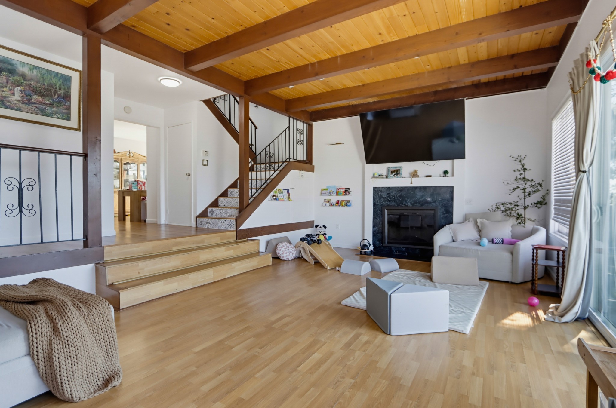 Virtual tour photo 9 of 55 for 9811 Eucalyptus St