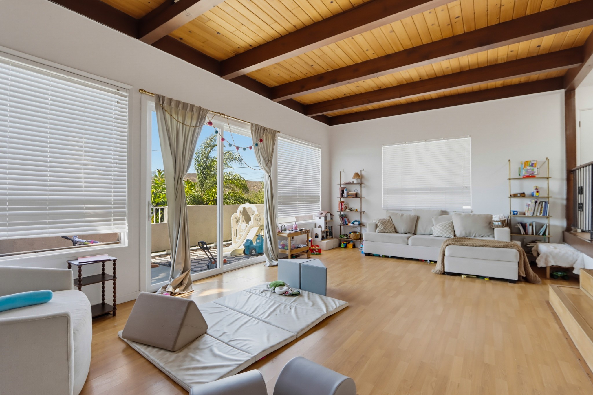 Virtual tour photo 11 of 55 for 9811 Eucalyptus St