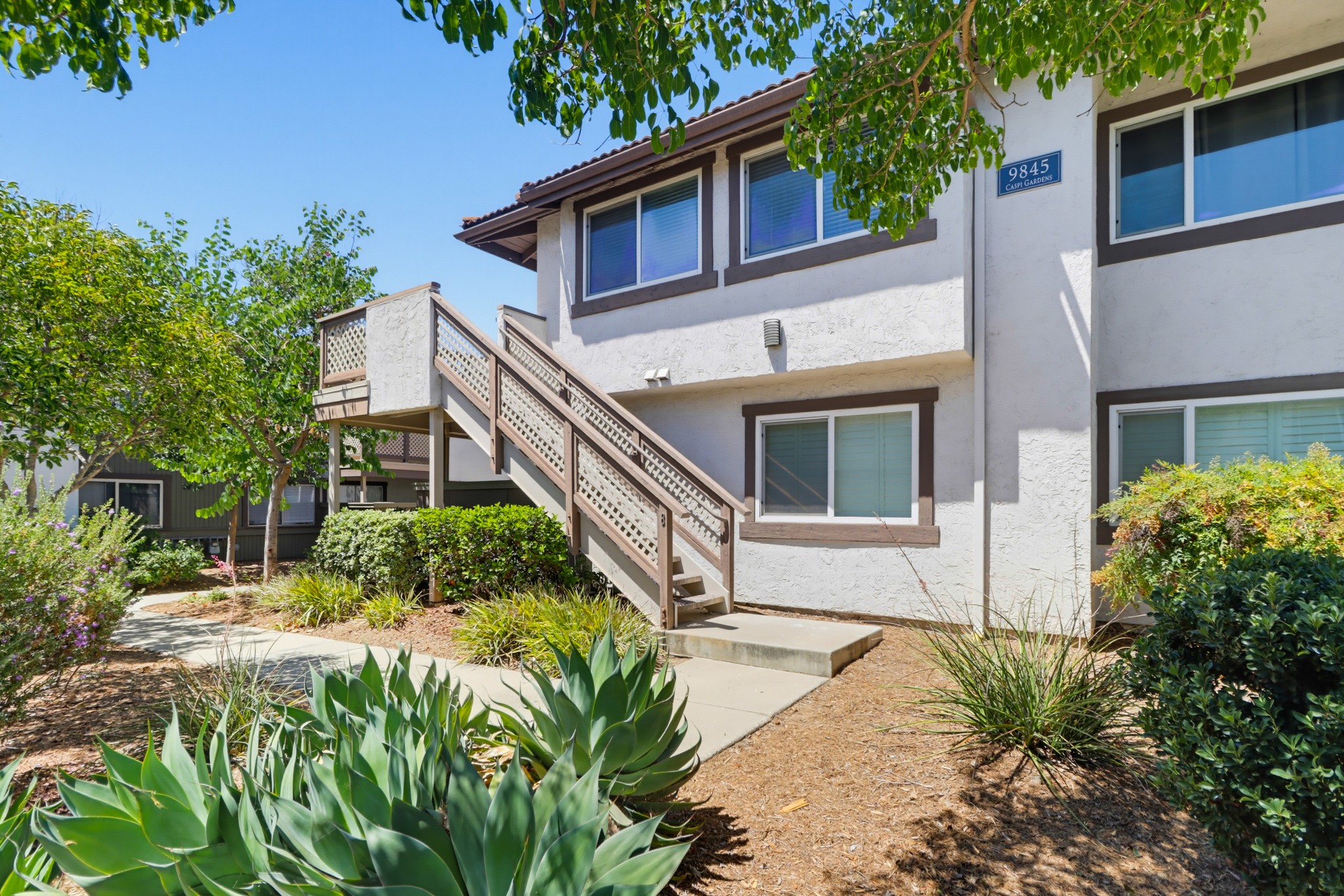 Virtual tour photo 1 of 40 for 9845 Caspi Gardens Dr
