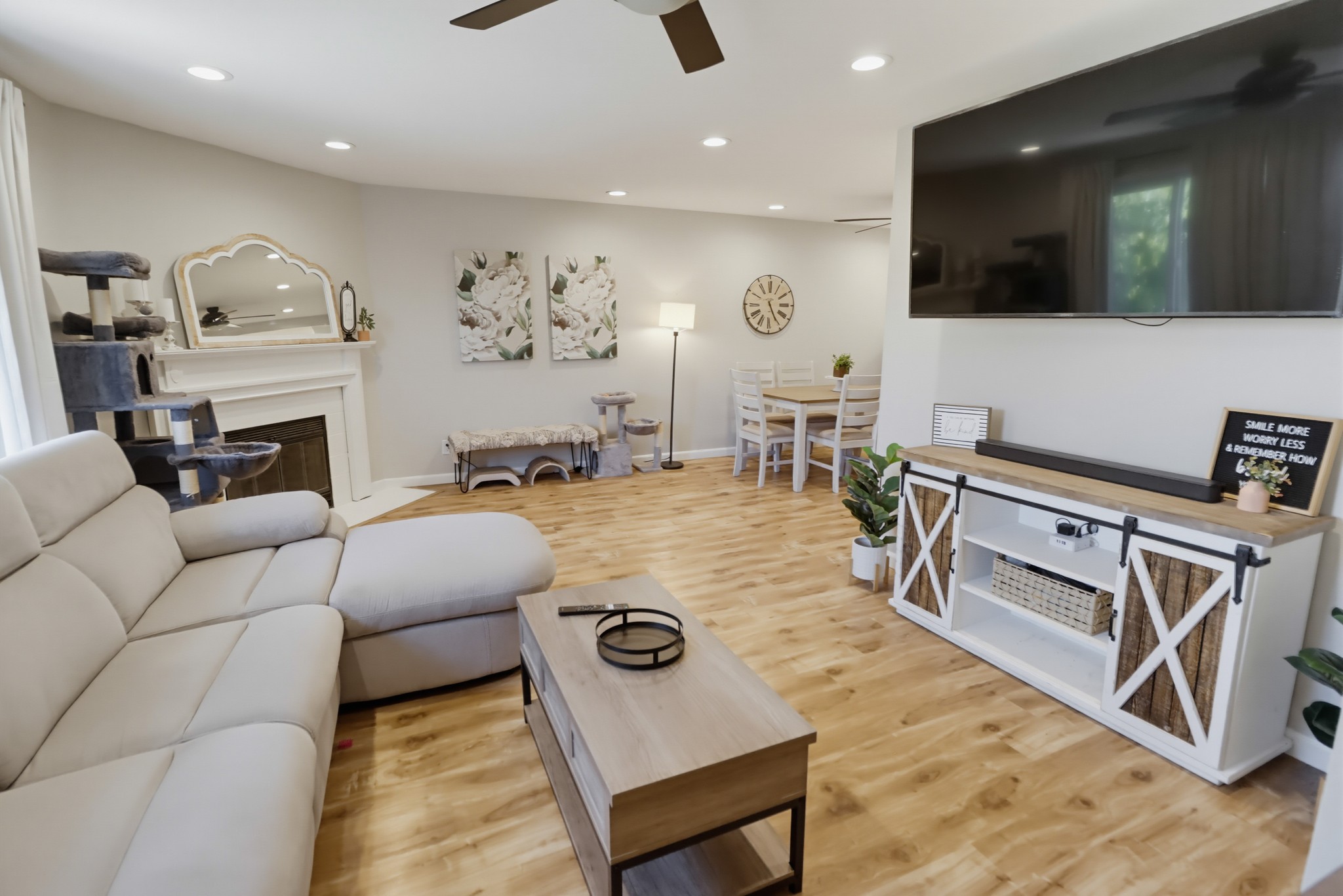 Virtual tour photo 8 of 40 for 9845 Caspi Gardens Dr
