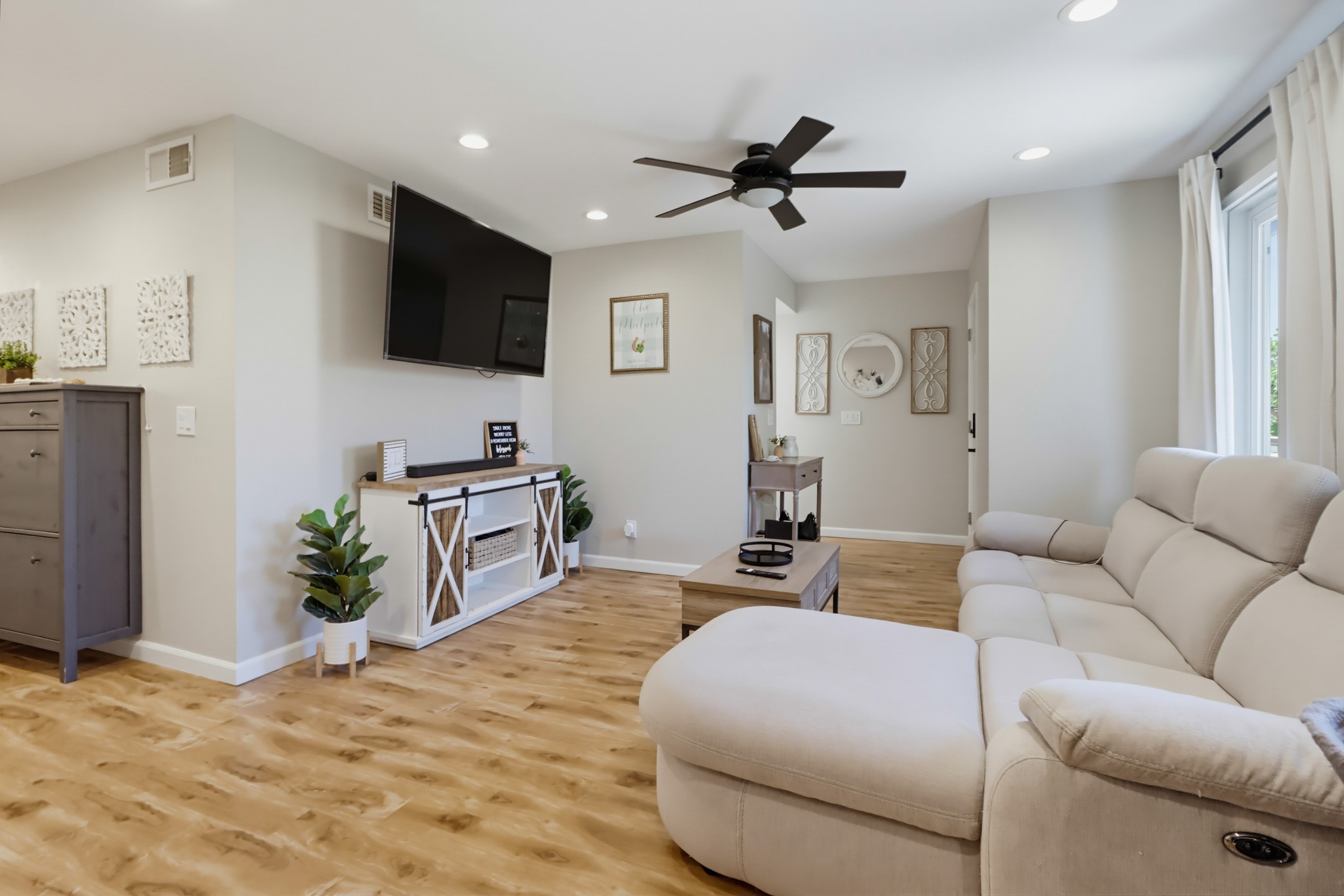 Virtual tour photo 10 of 40 for 9845 Caspi Gardens Dr
