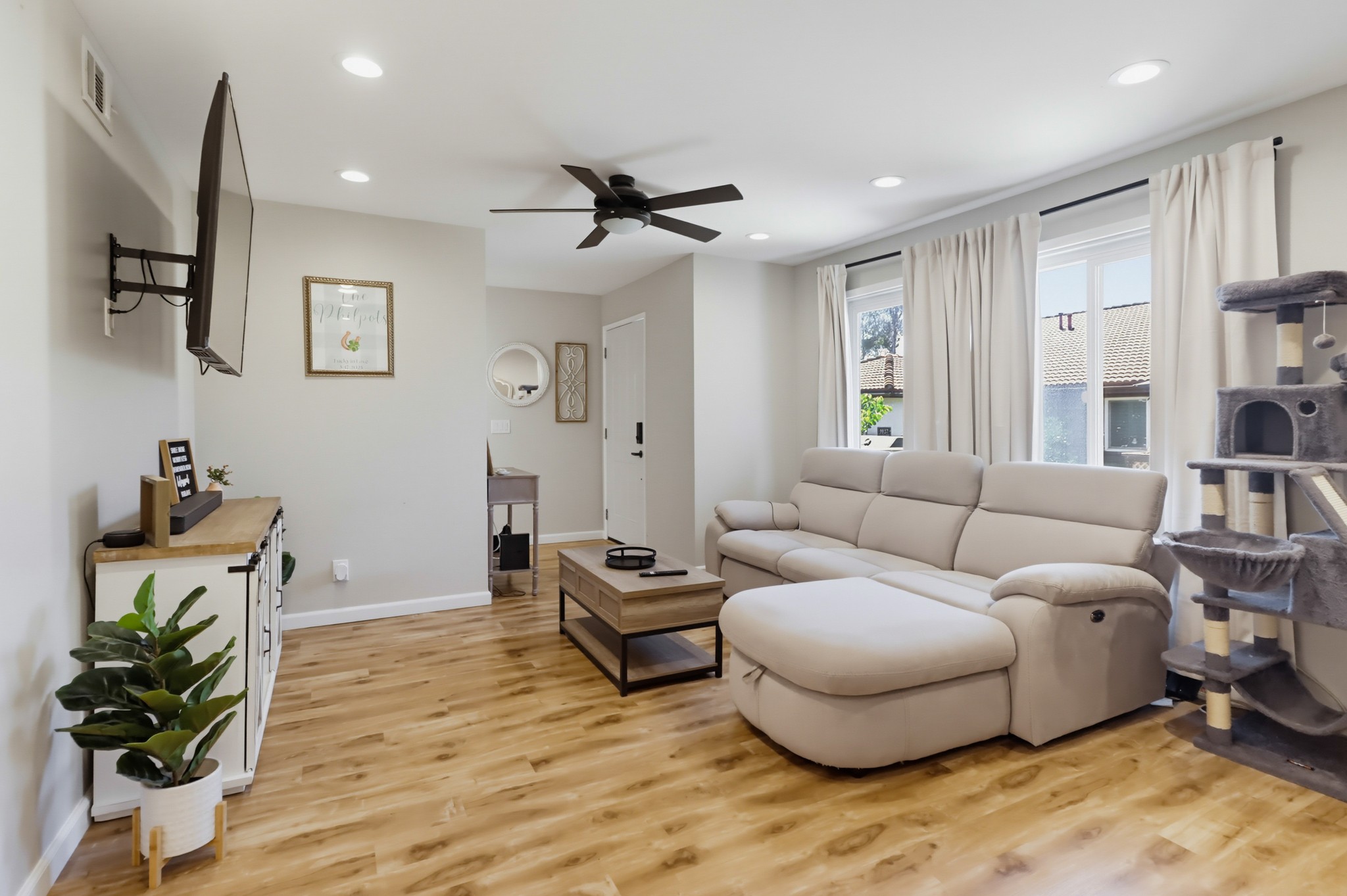 Virtual tour photo 11 of 40 for 9845 Caspi Gardens Dr