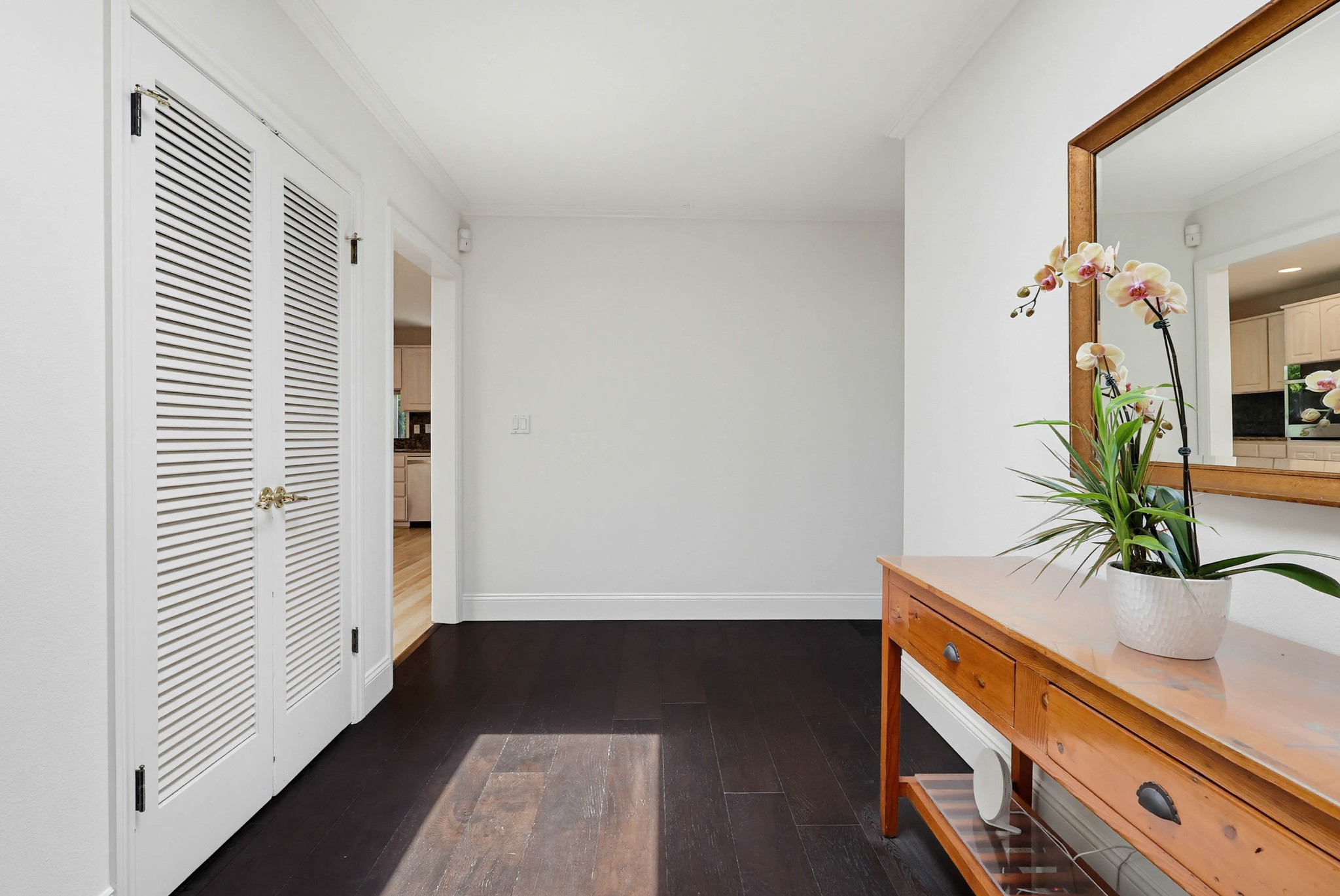 Virtual tour photo 10 of 115 for 991 Montgomery Ct