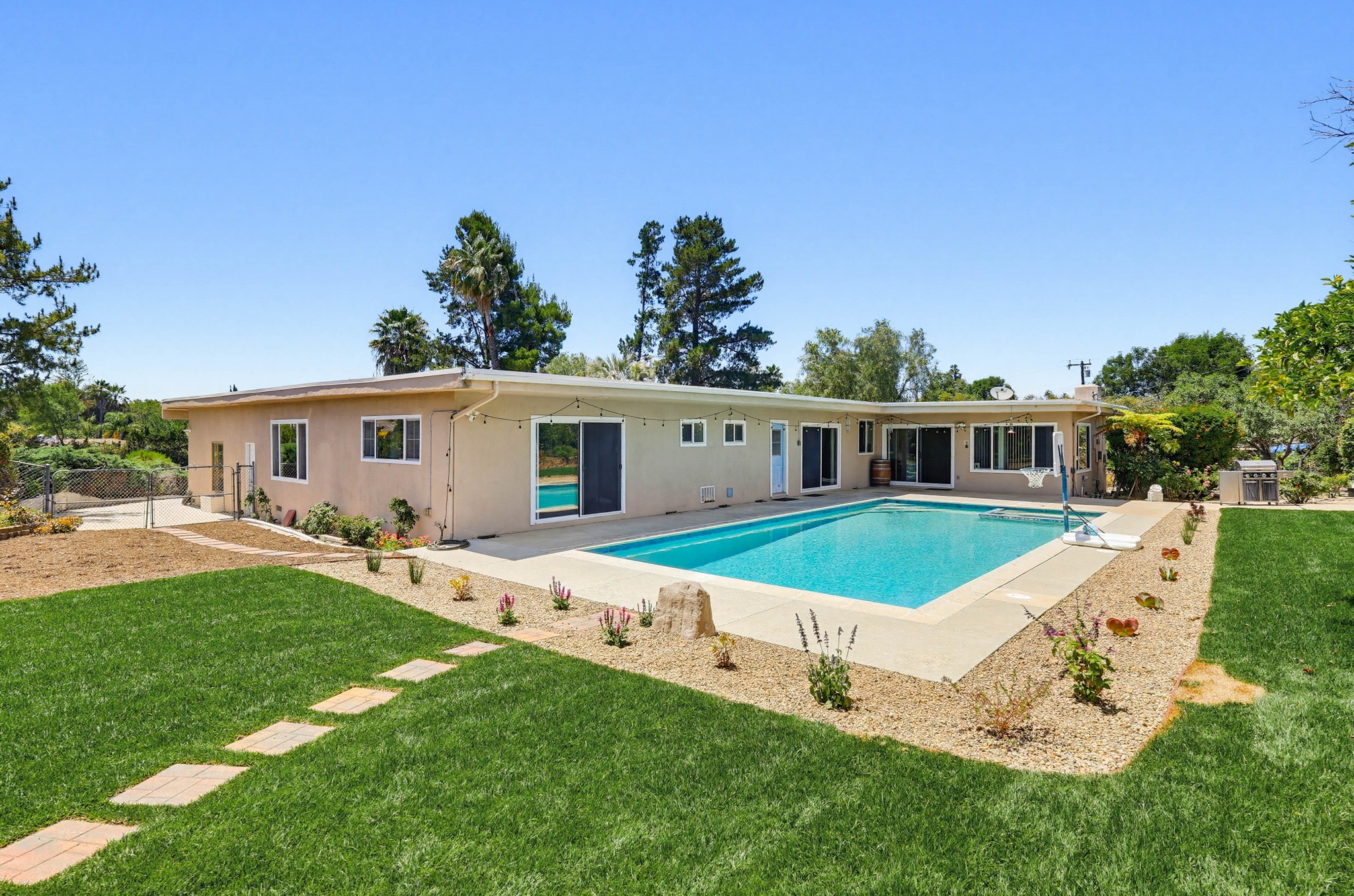 Virtual tour photo 80 of 115 for 991 Montgomery Ct