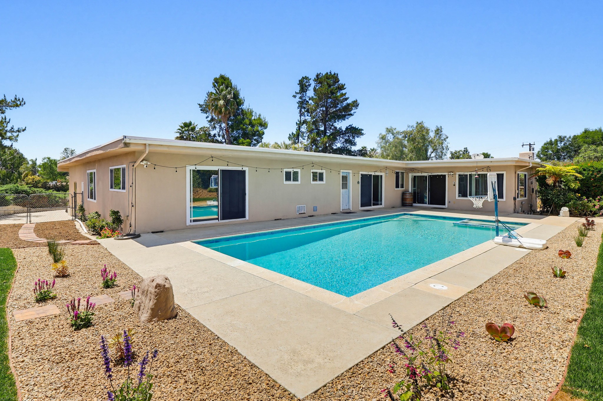 Virtual tour photo 81 of 115 for 991 Montgomery Ct