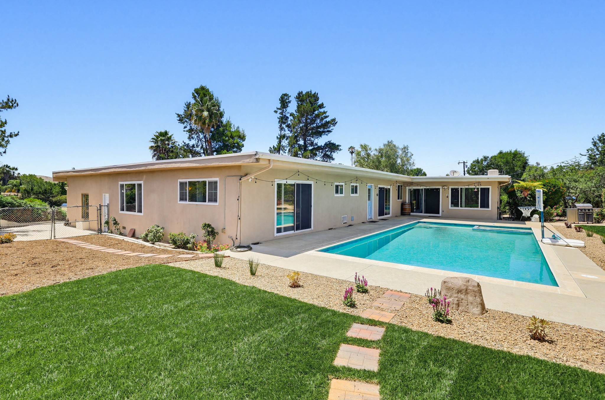 Virtual tour photo 82 of 115 for 991 Montgomery Ct