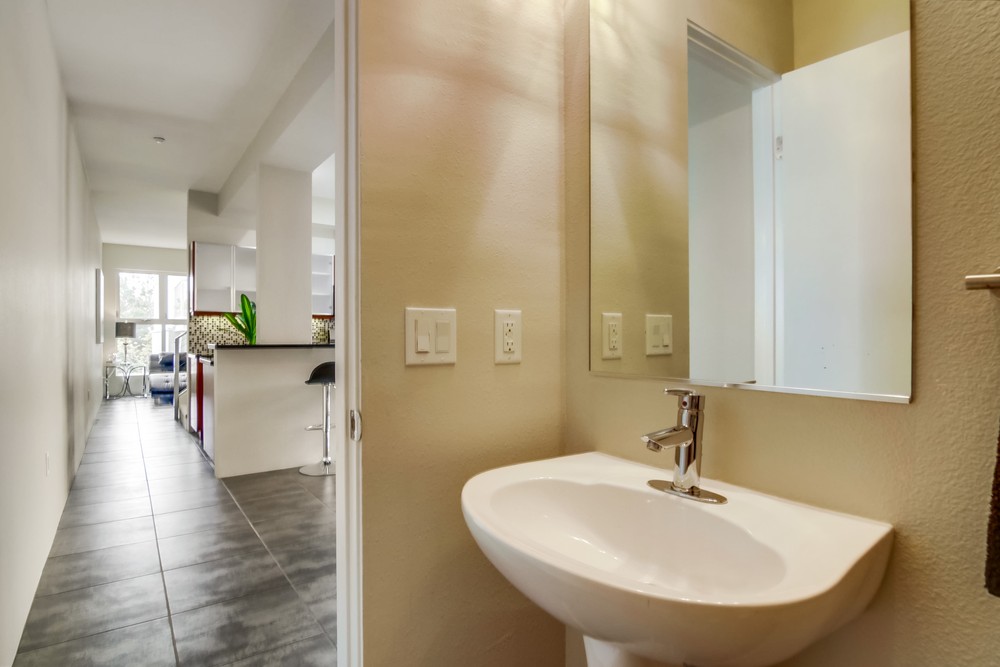 Virtual tour photo 19 of 49 for 991 Sigsbee St