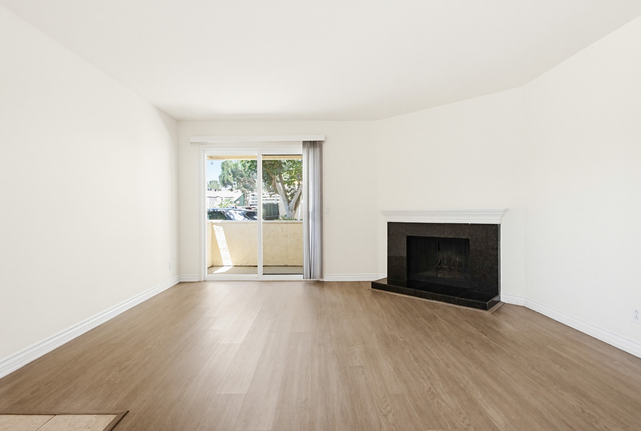 Virtual tour photo 6 of 44 for 9939 Erma Rd Unit 103
