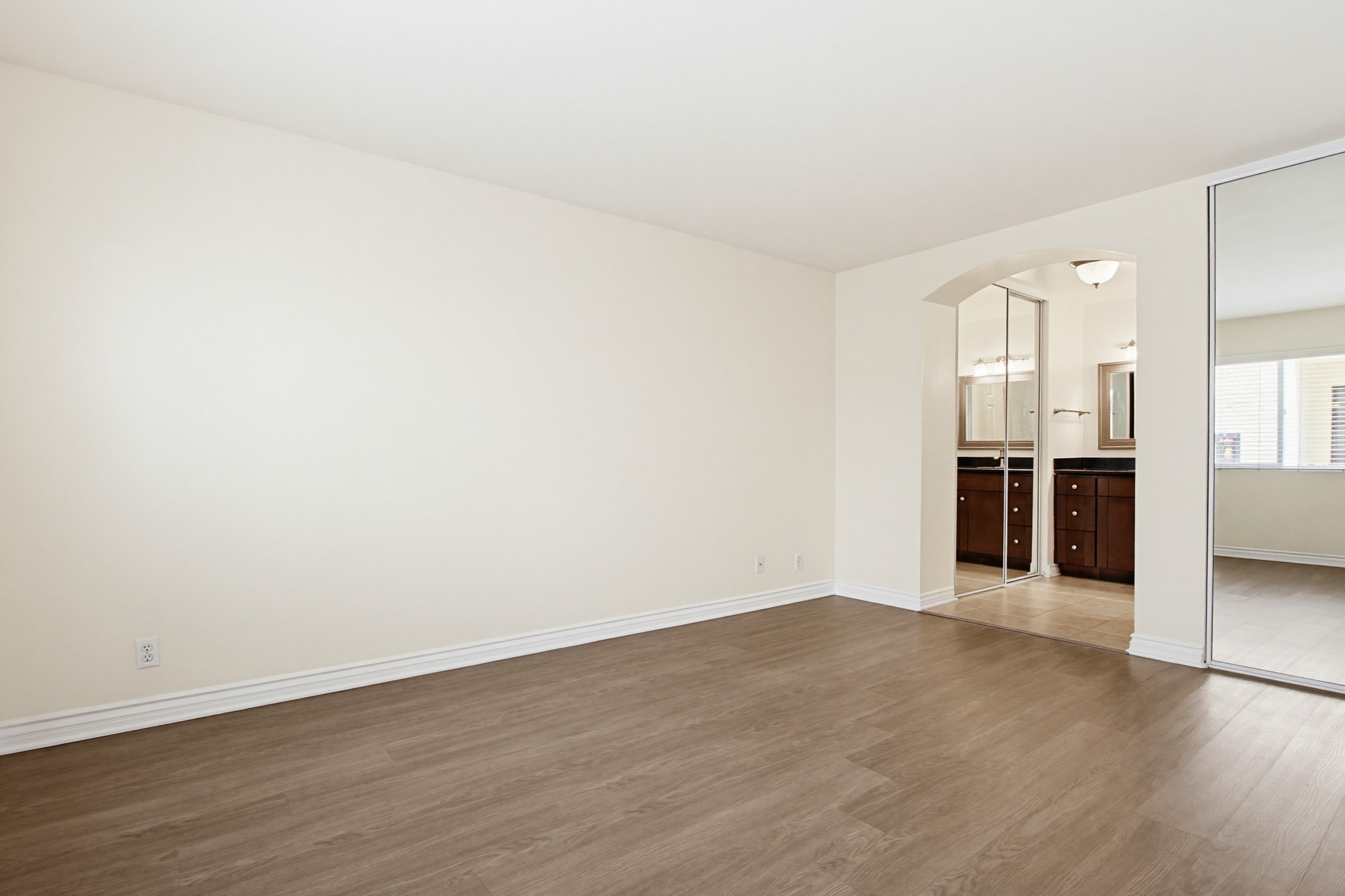 Virtual tour photo 21 of 44 for 9939 Erma Rd Unit 103