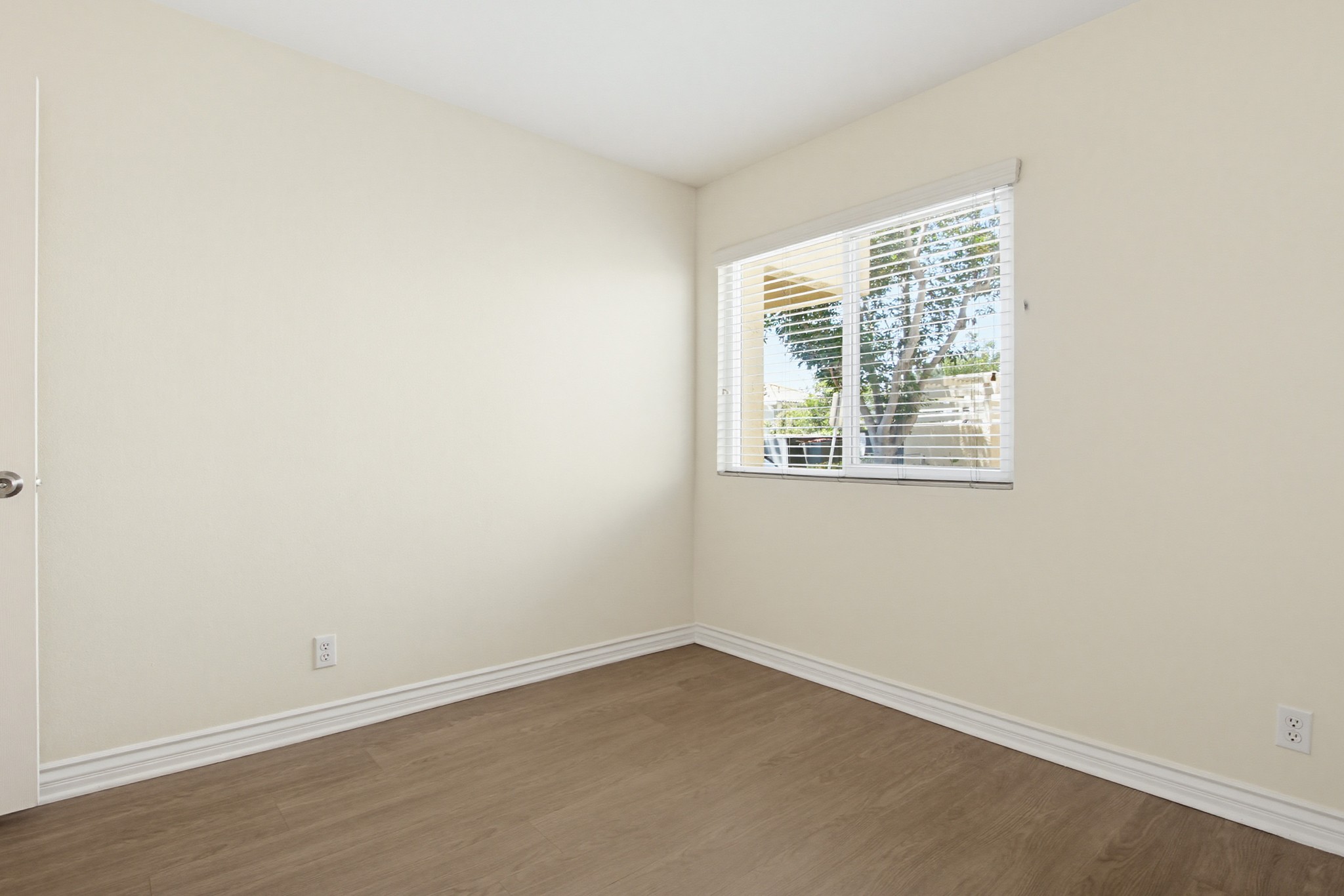 Virtual tour photo 29 of 44 for 9939 Erma Rd Unit 103