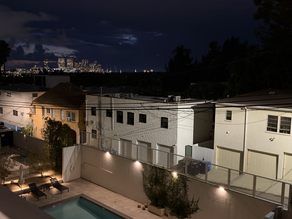 Virtual tour photo 37 of 38 for 999 N Doheny Dr