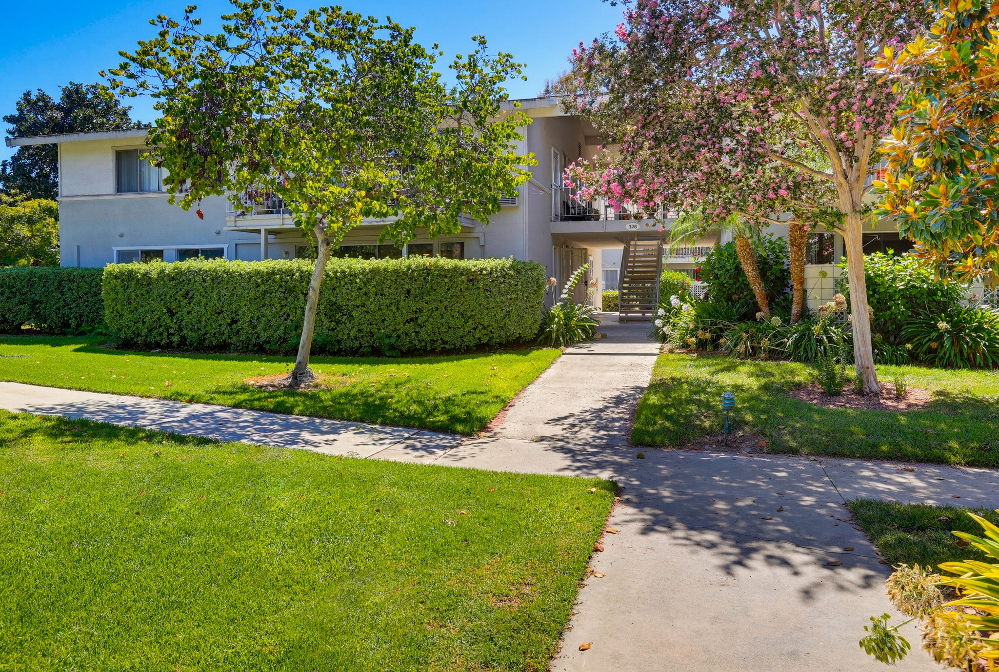Virtual tour photo 1 of 46 for B325