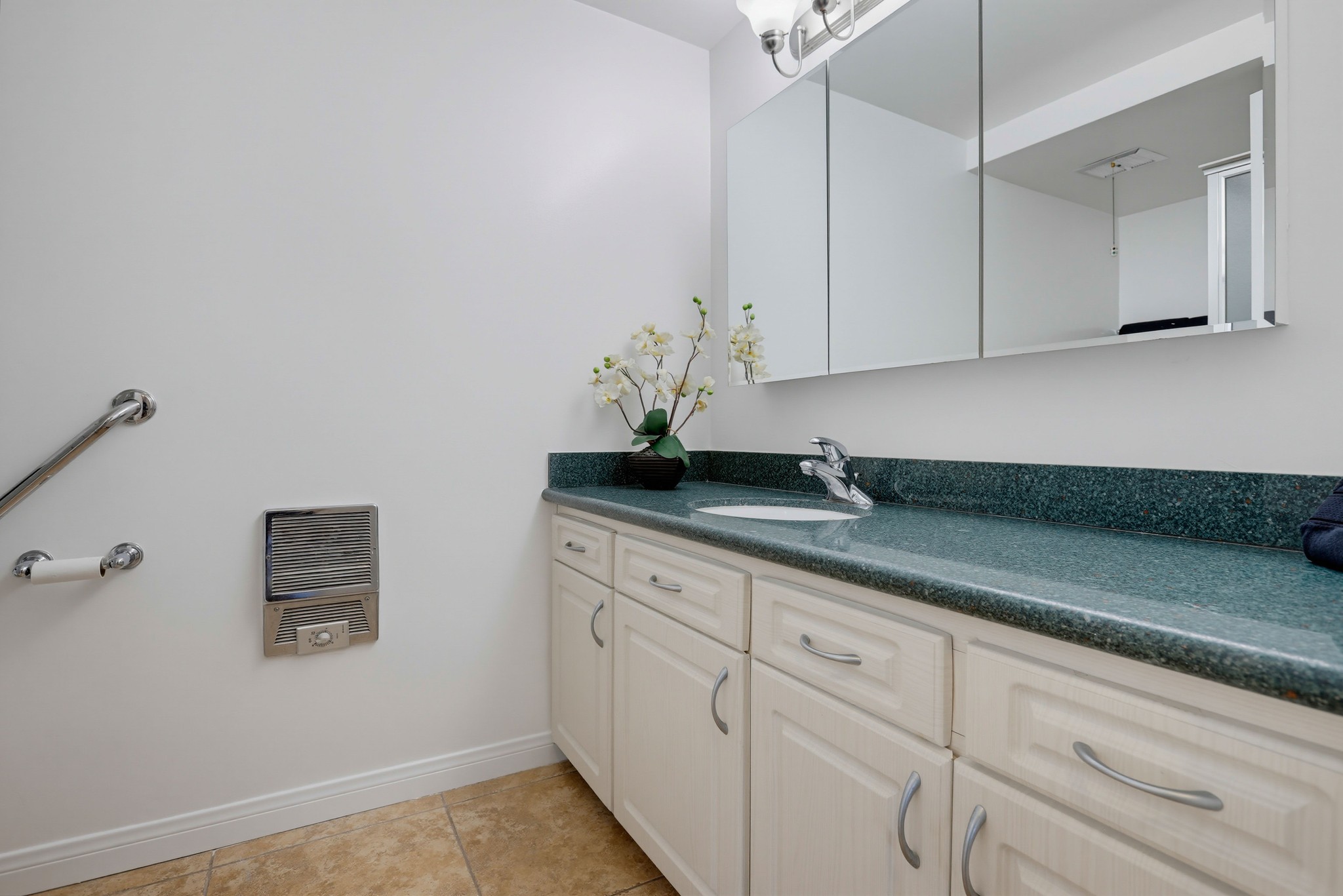 Virtual tour photo 27 of 46 for B325