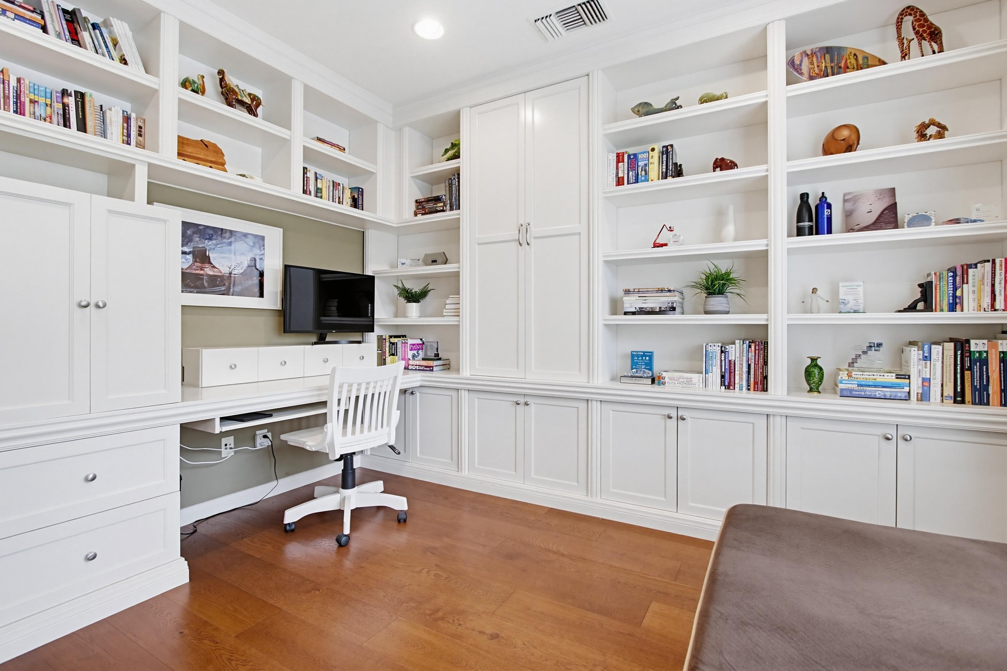 Virtual tour photo 8 of 37 for Building 25