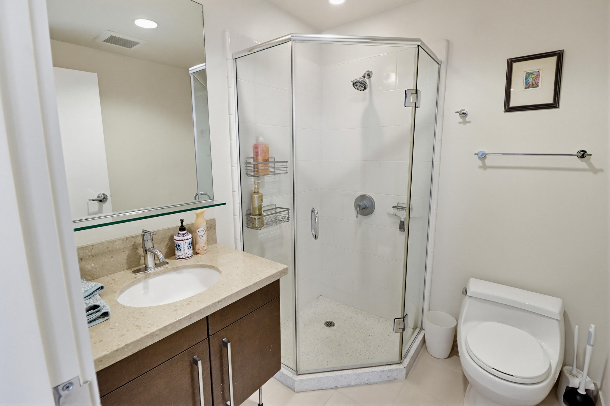 Virtual tour photo 40 of 85 for ICON